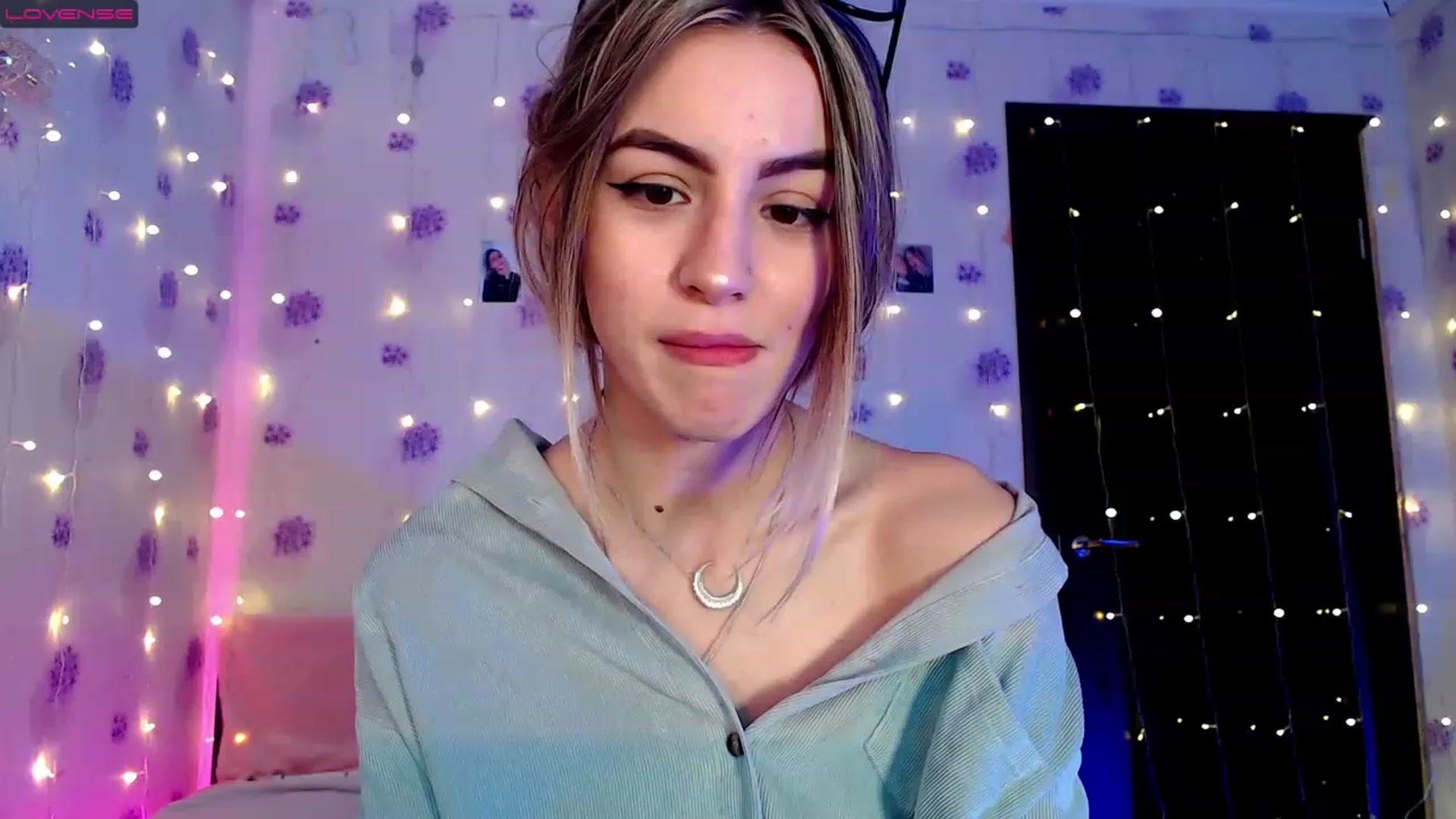 Gallery image thumbnail from GiaSweets's myfreecams stream on, 12/17/2022, 11:05 image 2 of 20