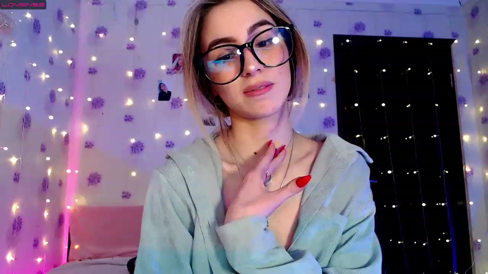 Gallery image thumbnail from GiaSweets's myfreecams stream on, 12/17/2022, 11:05 image 9 of 20