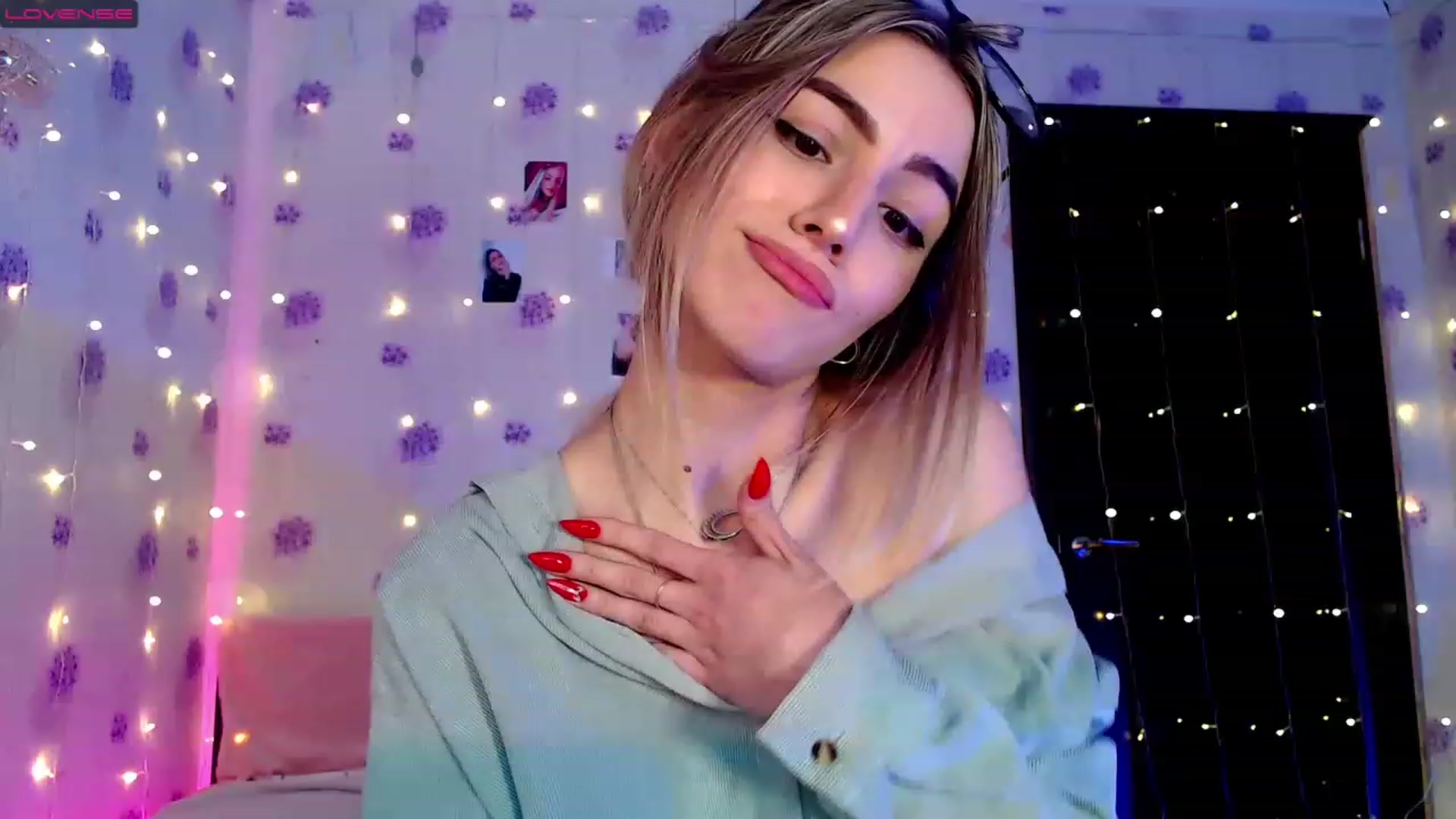 Gallery image thumbnail from GiaSweets's myfreecams stream on, 12/17/2022, 11:05 image 3 of 20