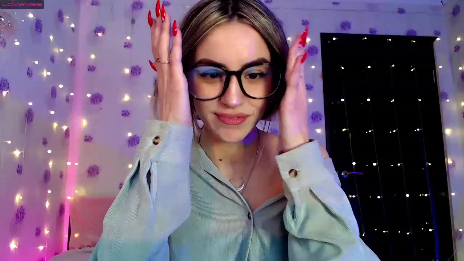 Gallery image thumbnail from GiaSweets's myfreecams stream on, 12/17/2022, 11:05 image 4 of 20