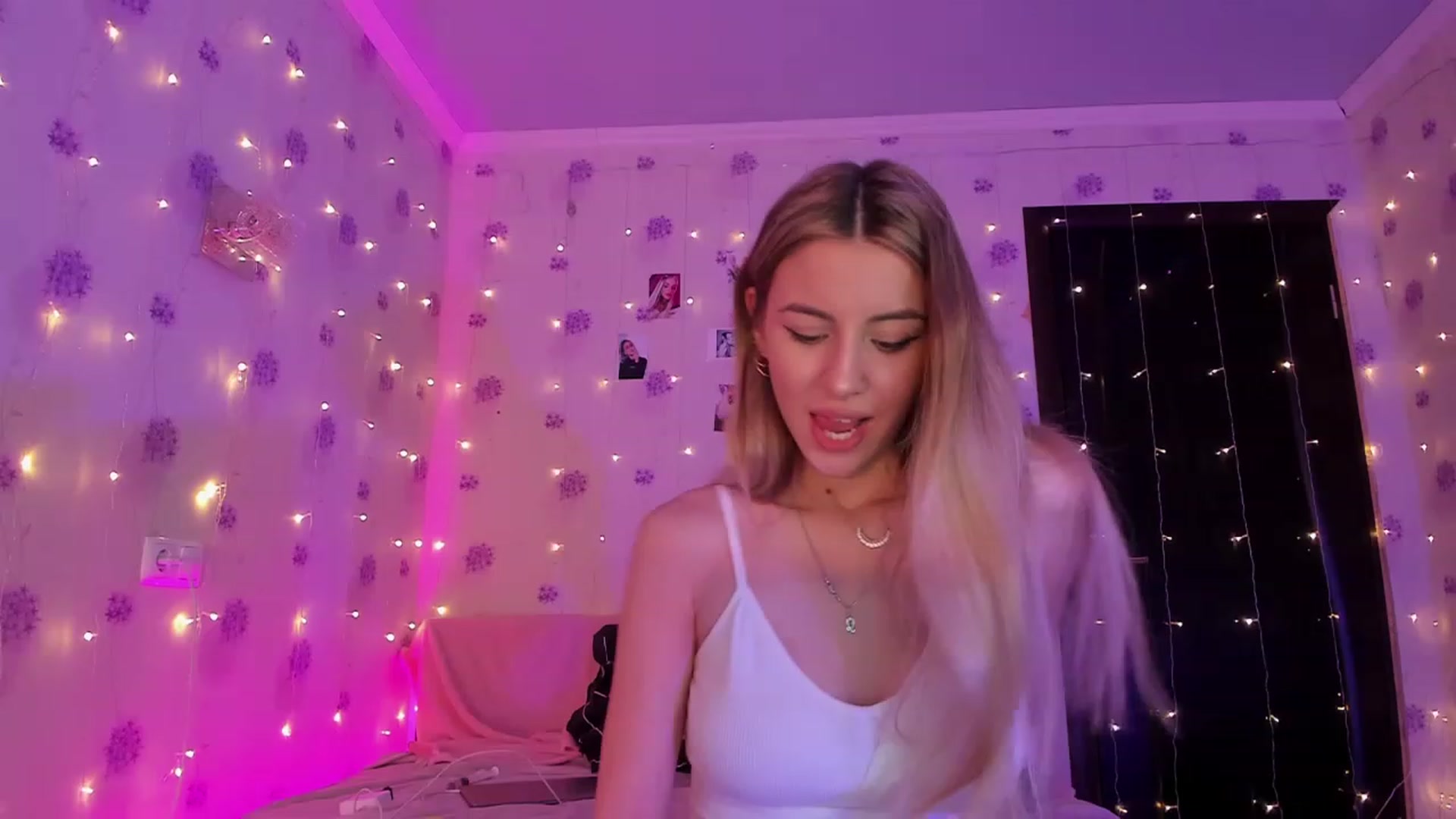 Gallery image thumbnail from GiaSweets's myfreecams stream on, 01/01/2023, 15:23 image 12 of 20