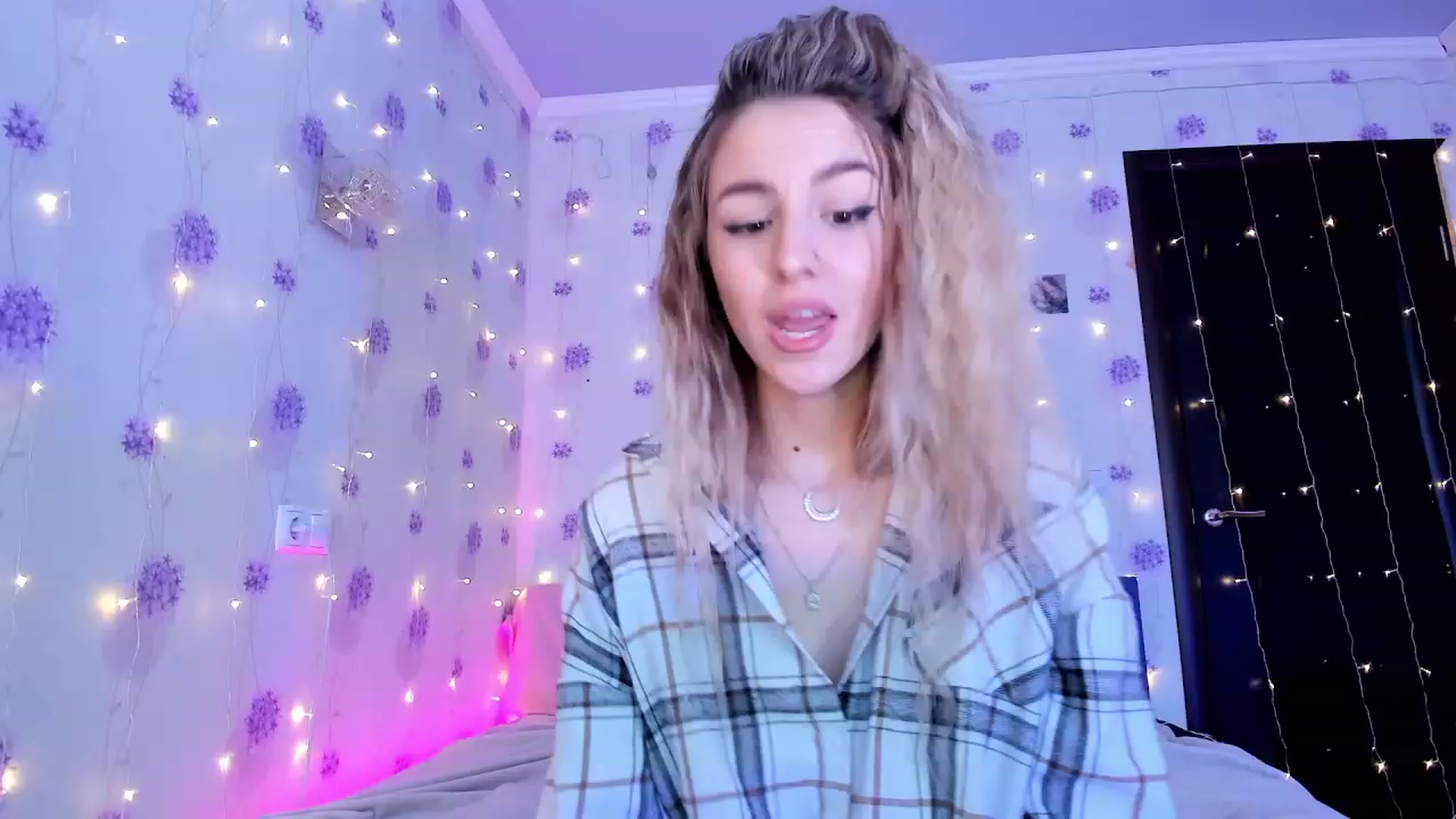 Gallery image thumbnail from GiaSweets's myfreecams stream on, 01/04/2023, 08:24 image 12 of 20