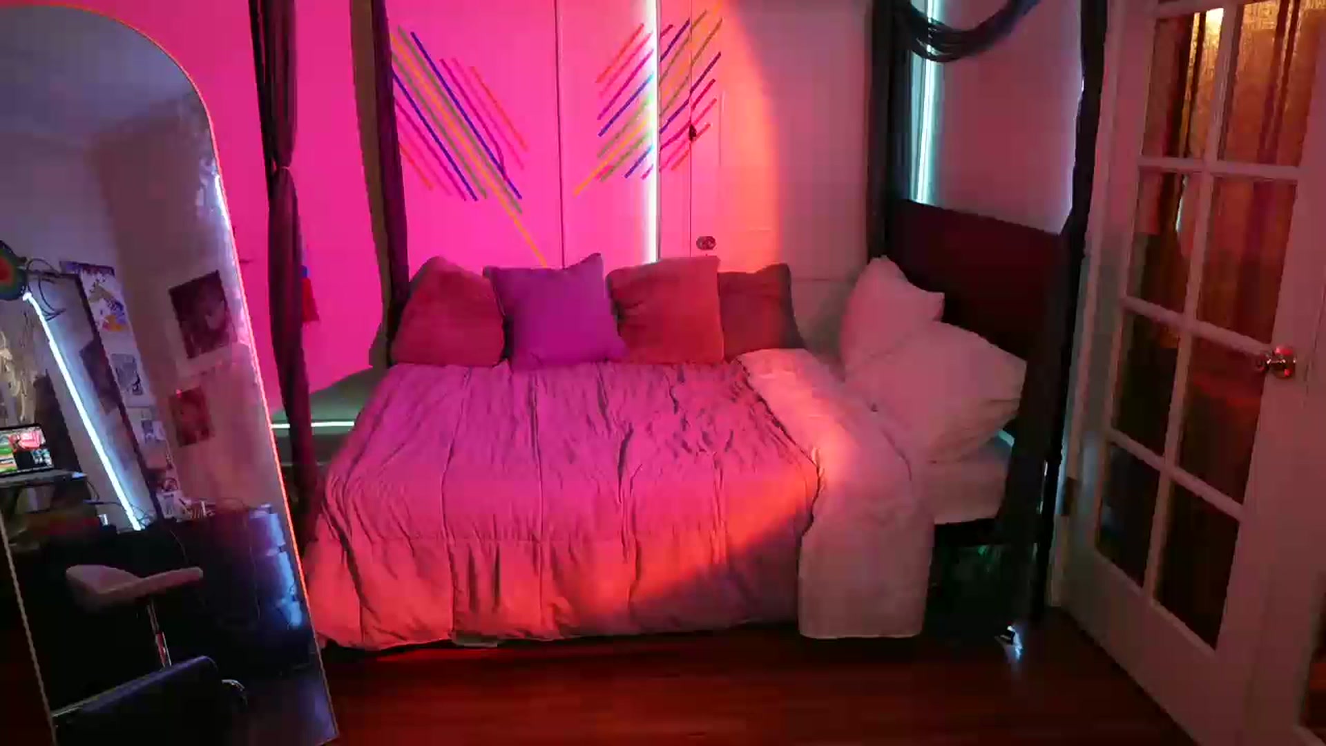 Gallery image thumbnail from Gia_12yrsMFC's myfreecams stream on, 10/01/2023, 23:56 image 13 of 20