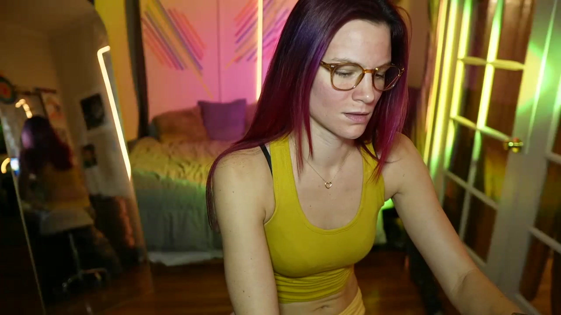 Gallery image thumbnail from Gia_12yrsMFC's myfreecams stream on, 10/05/2023, 24:18 image 3 of 20