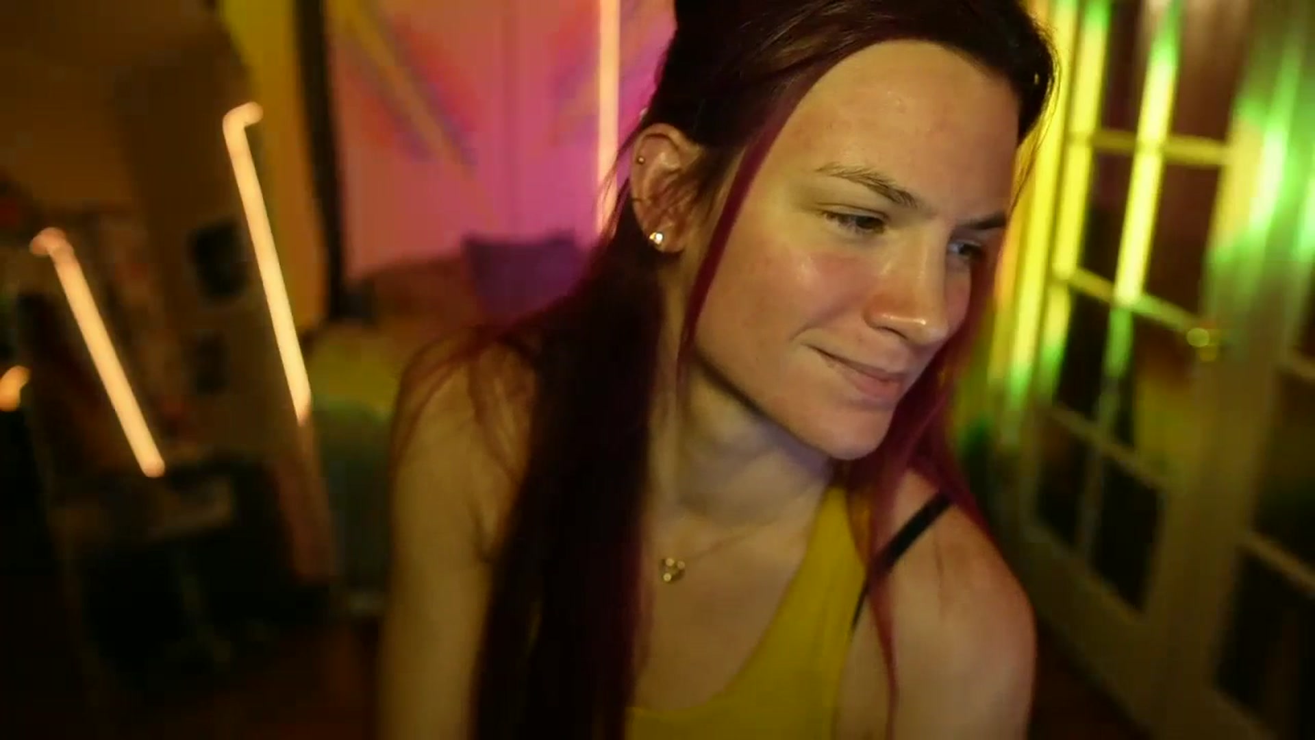 Gallery image thumbnail from Gia_12yrsMFC's myfreecams stream on, 10/05/2023, 24:18 image 16 of 20