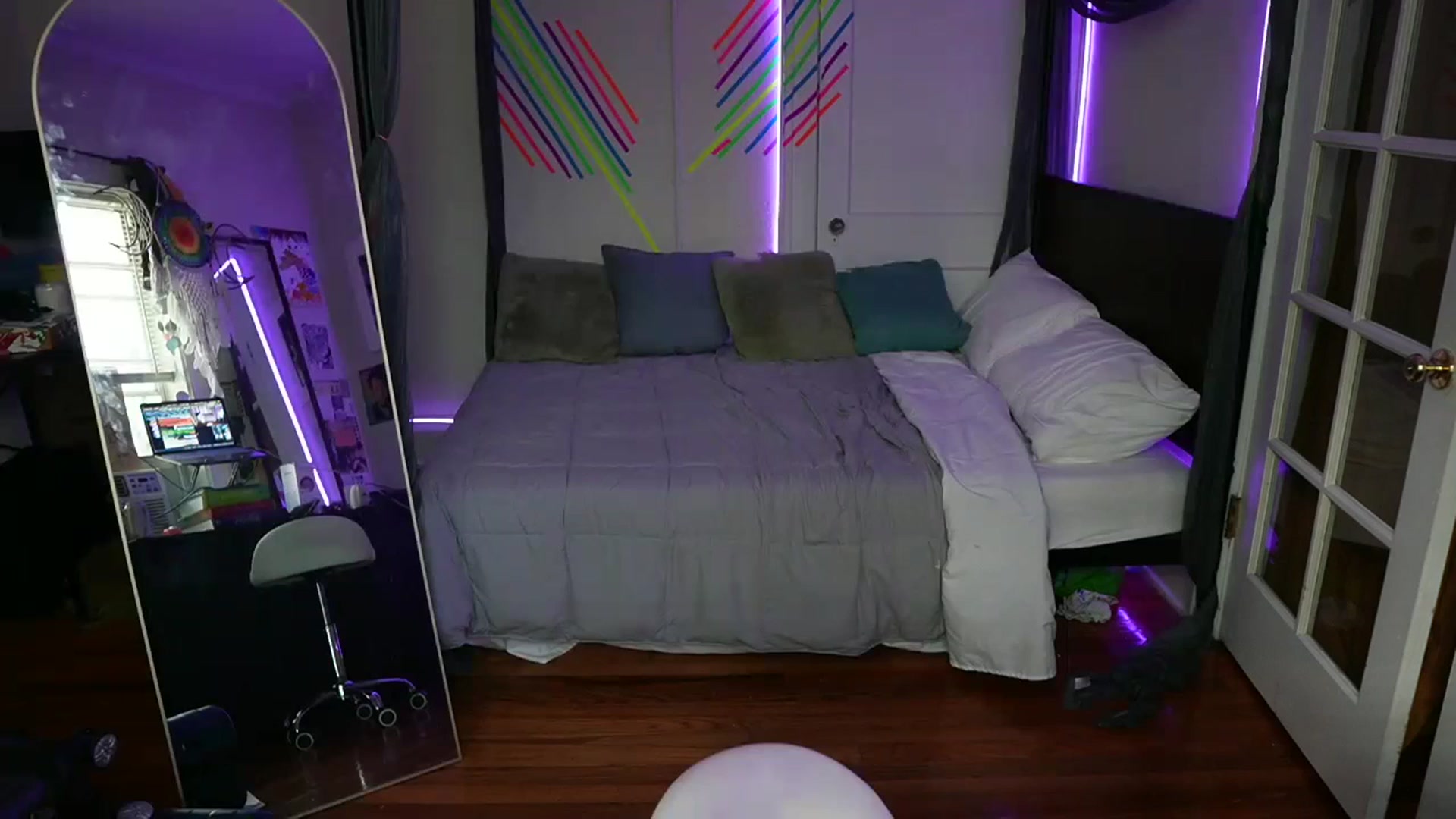 Gallery image thumbnail from Gia_12yrsMFC's myfreecams stream on, 10/05/2023, 20:44 image 1 of 20