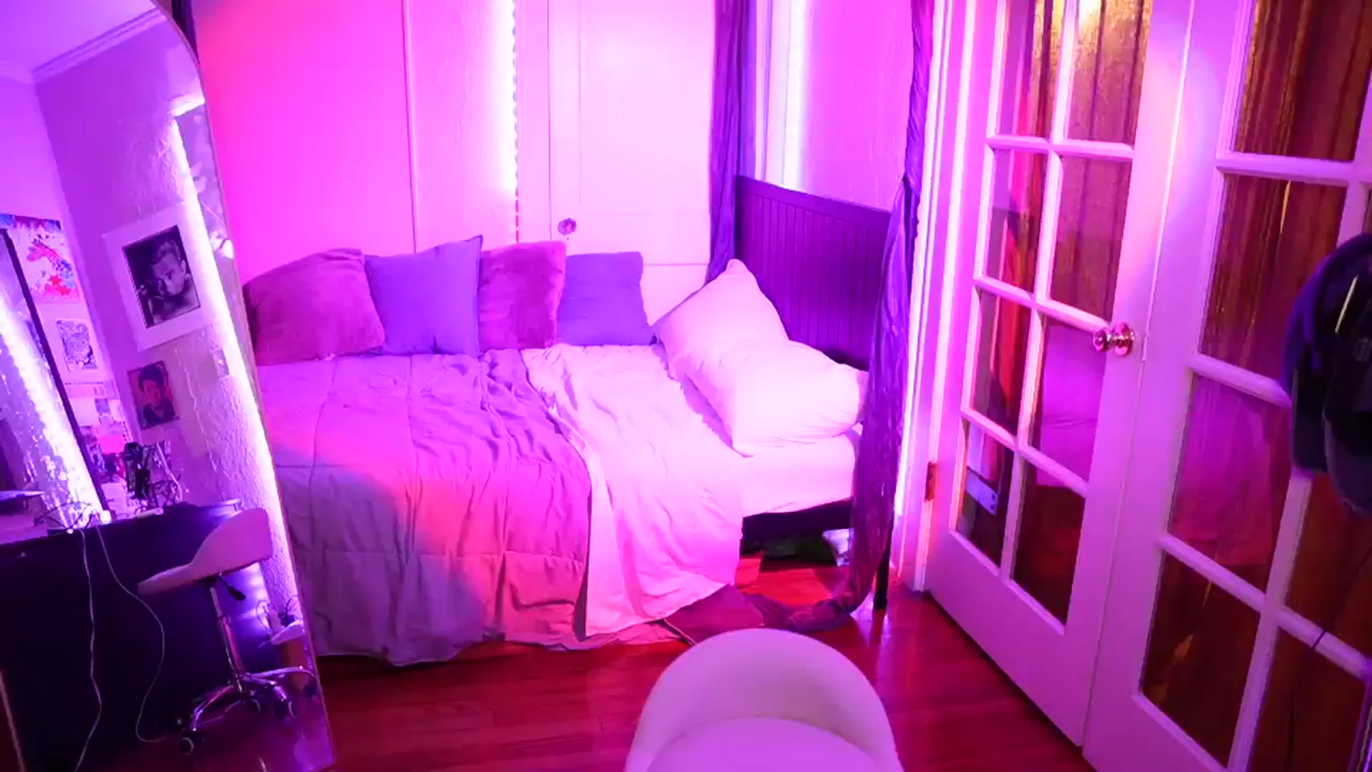 Gallery image thumbnail from Gia_Bday's myfreecams stream on, 08/06/2023, 03:33 image 13 of 20