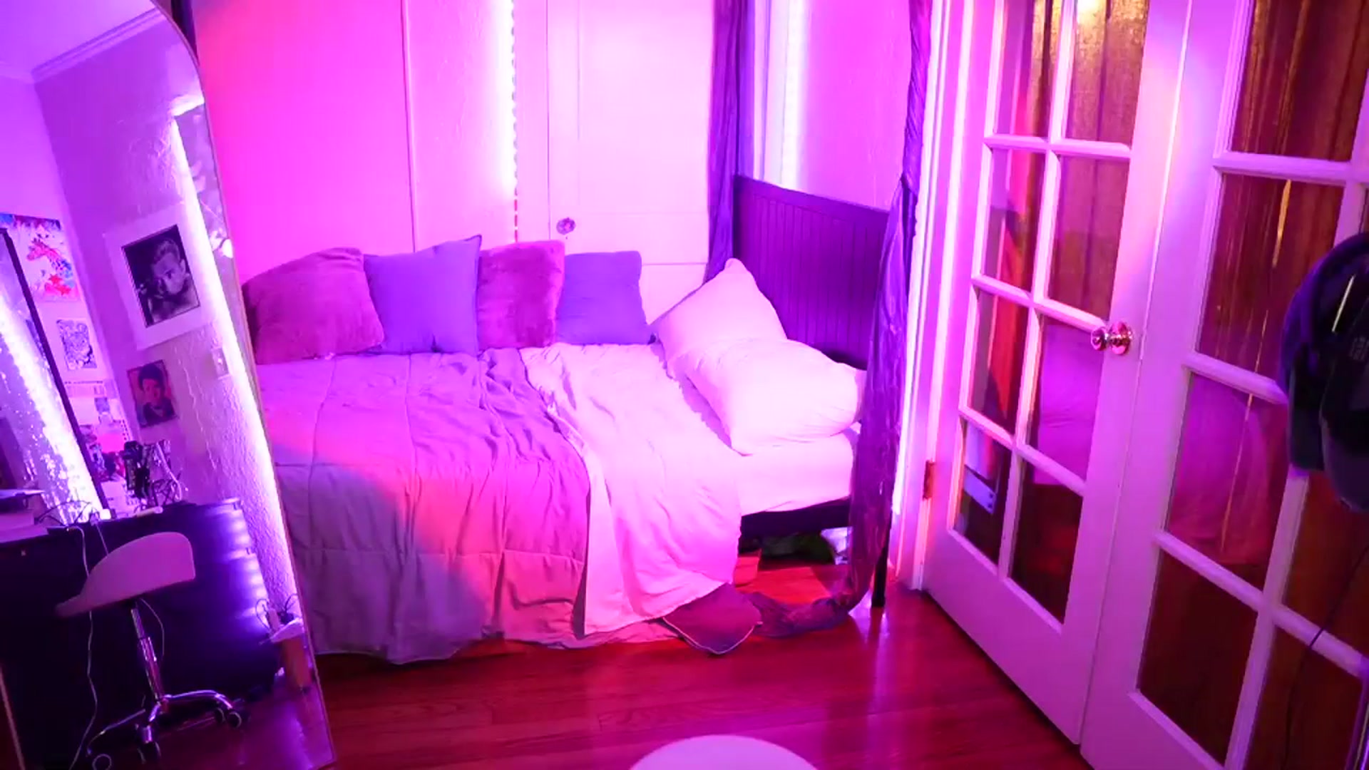 Gallery image thumbnail from Gia_Bday's myfreecams stream on, 08/06/2023, 03:33 image 16 of 20