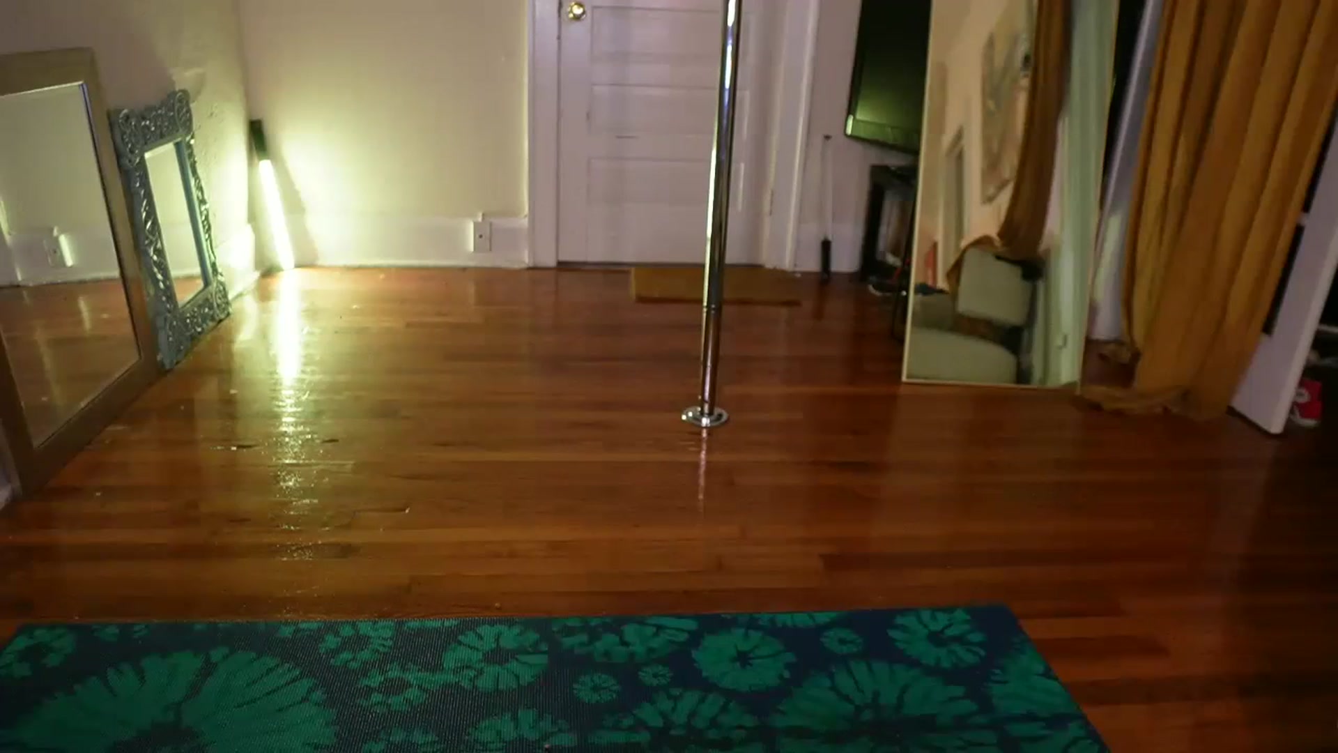 Gallery image thumbnail from Gia_Bday's myfreecams stream on, 08/09/2023, 03:23 image 17 of 20