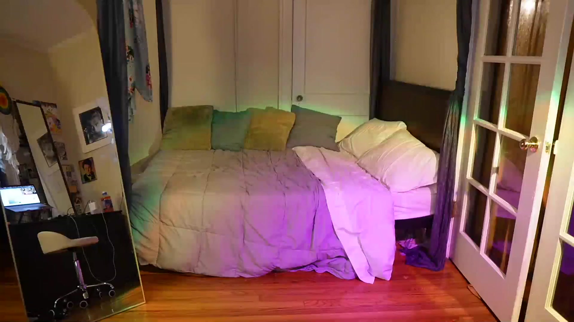 Gallery image thumbnail from Gia_Bday's myfreecams stream on, 08/26/2023, 24:41 image 10 of 20