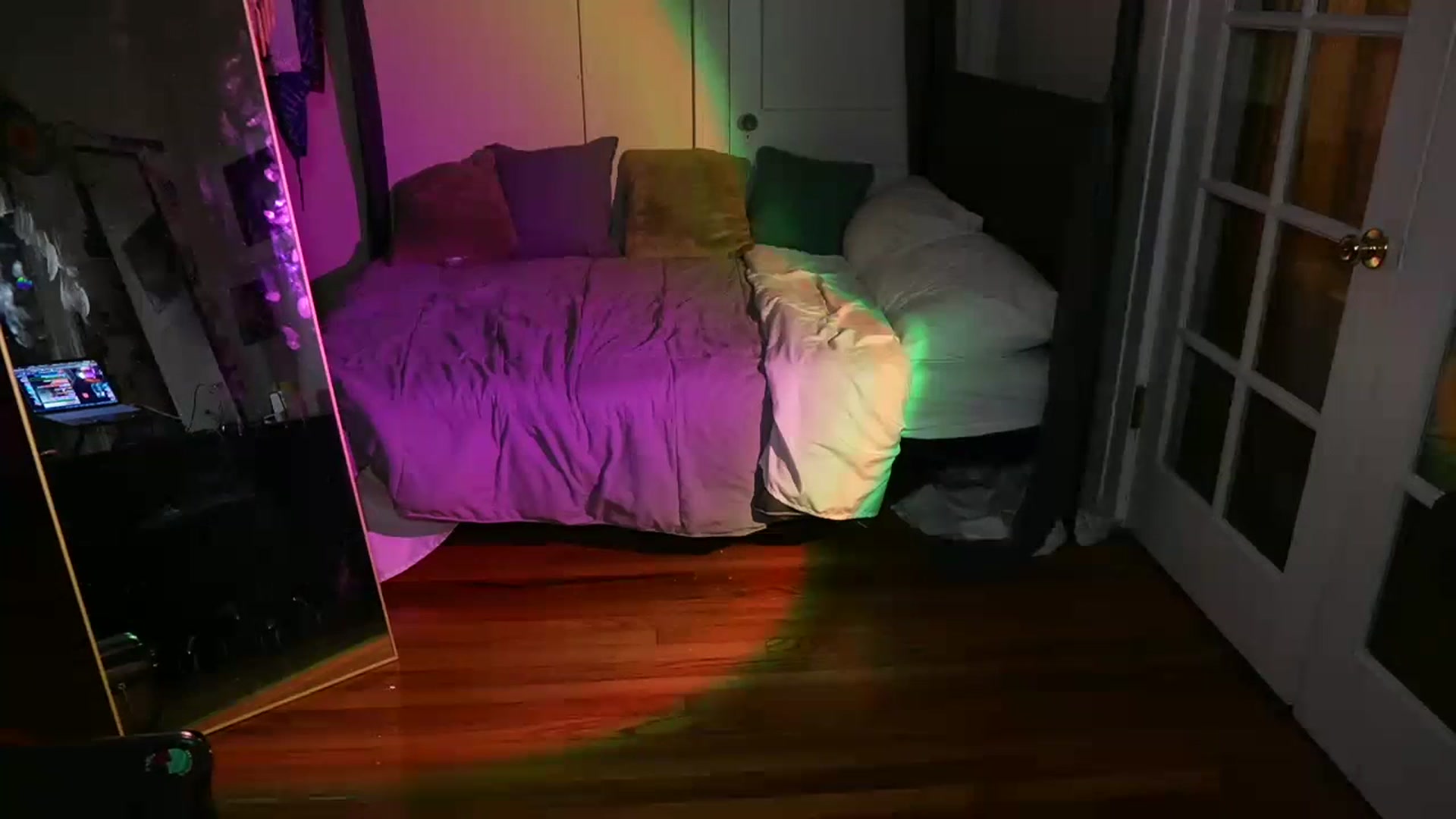 Gallery image thumbnail from Gia_Bday's myfreecams stream on, 08/29/2023, 03:03 image 16 of 20