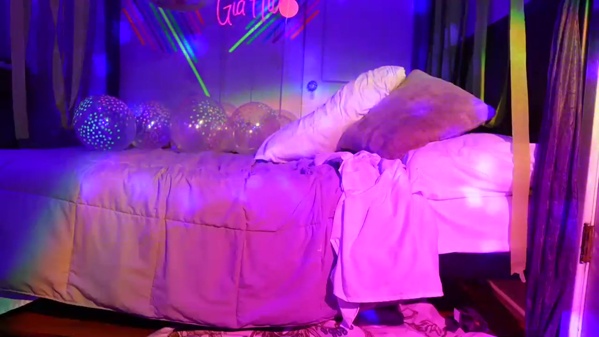 Gallery image thumbnail from Gia_Bday's myfreecams stream on, 09/01/2023, 07:31 image 4 of 20