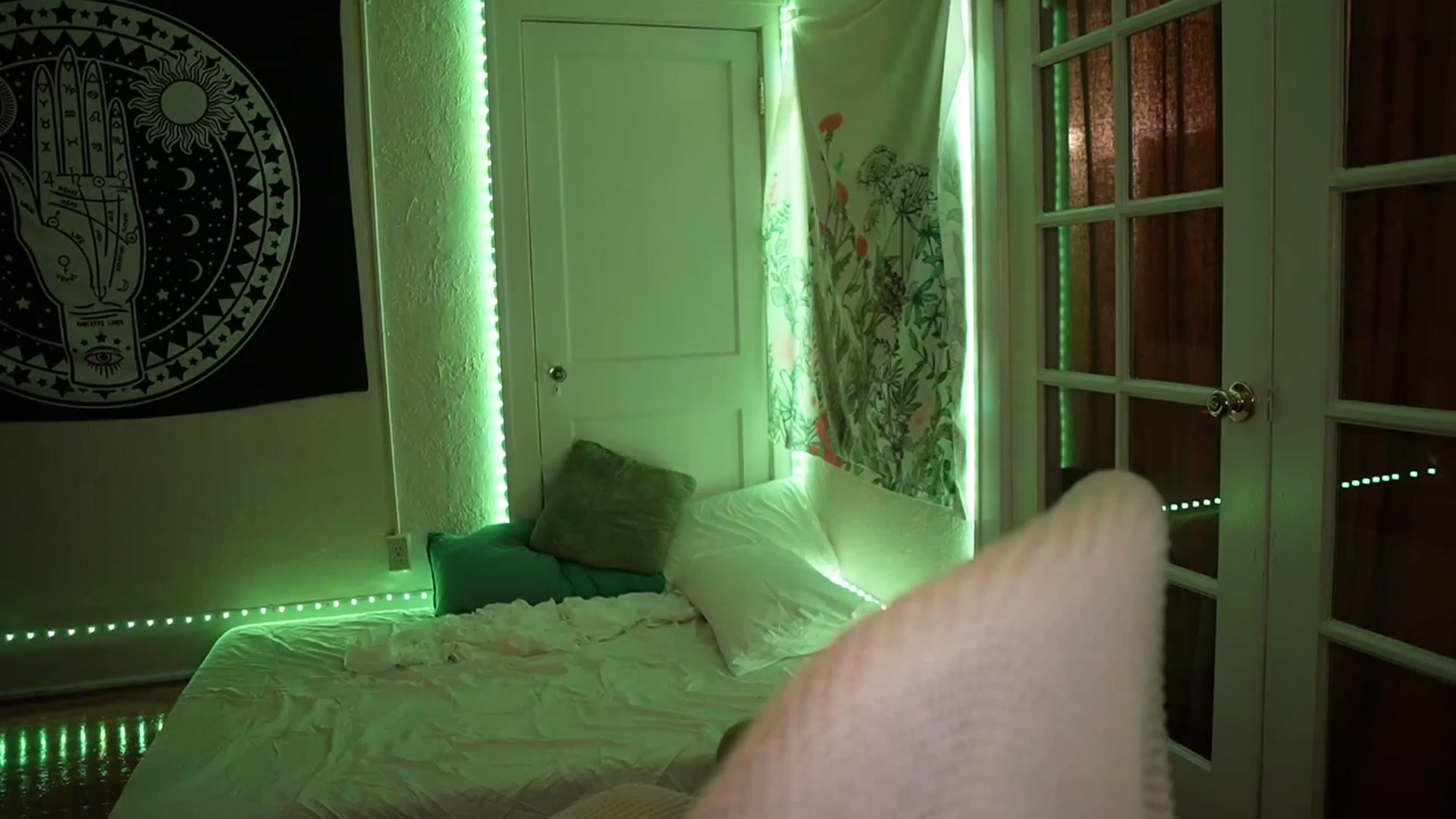 Gallery image thumbnail from Gia_Hill's myfreecams stream on, 11/20/2022, 03:33 image 5 of 20