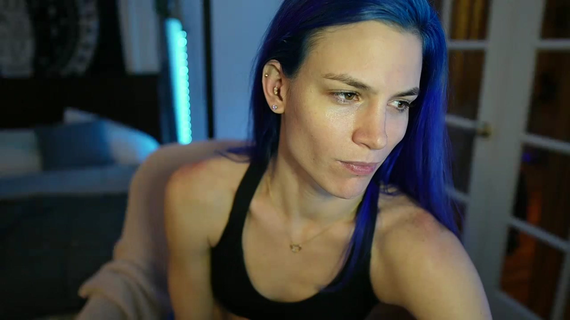 Gallery image thumbnail from Gia_Hill's myfreecams stream on, 01/17/2023, 24:31 image 14 of 20
