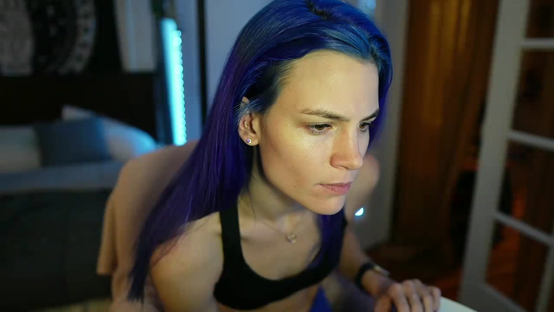 Gallery image thumbnail from Gia_Hill's myfreecams stream on, 01/17/2023, 24:31 image 6 of 20