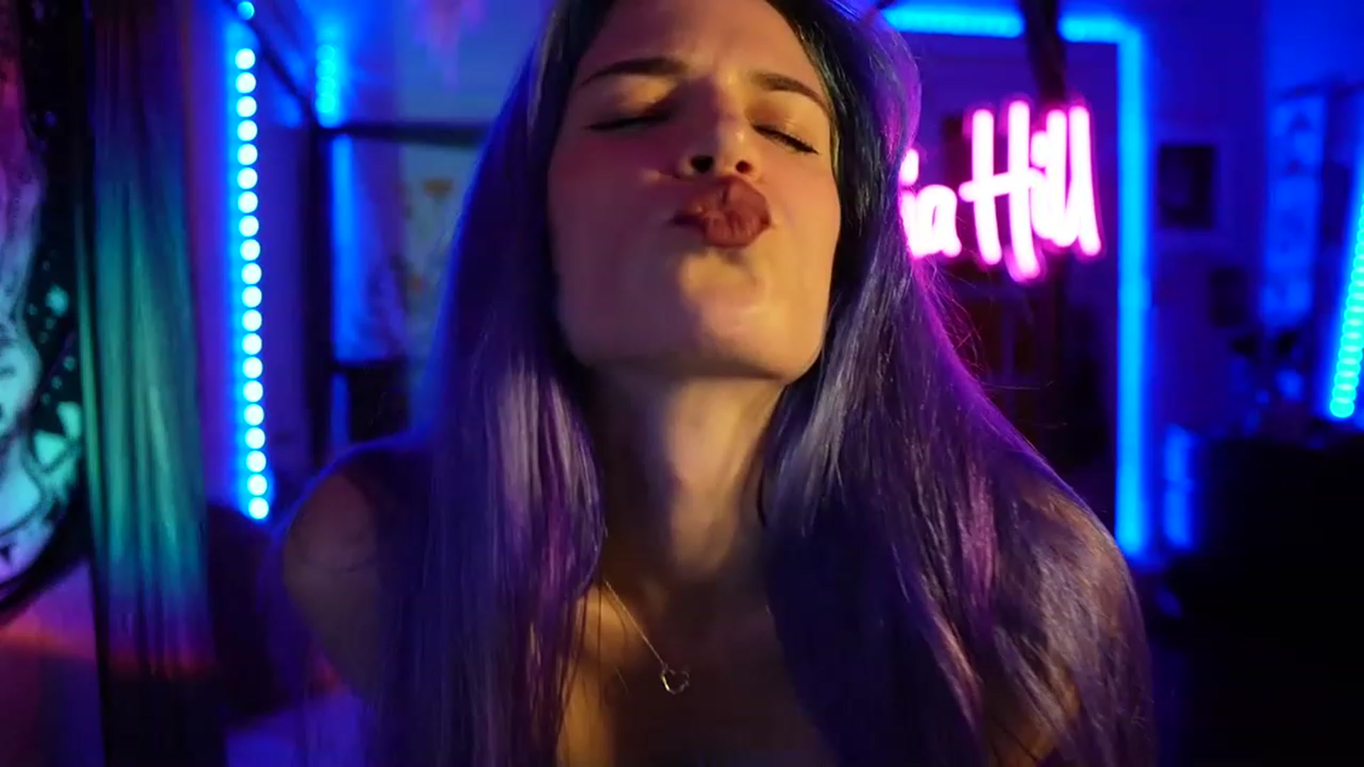 Gallery image thumbnail from Gia_Hill's myfreecams stream on, 03/05/2023, 04:43 image 8 of 20