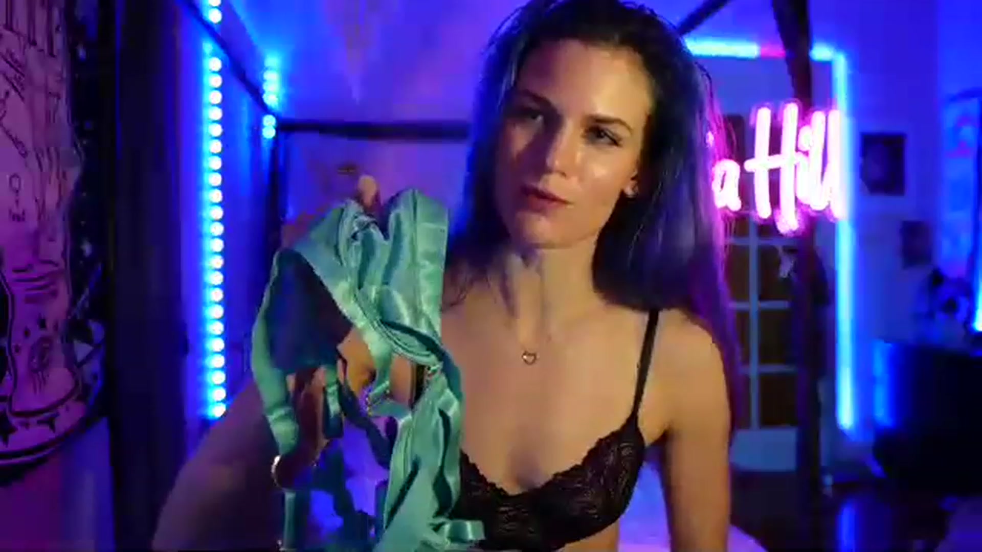 Gallery image thumbnail from Gia_Hill's myfreecams stream on, 03/09/2023, 03:13 image 17 of 20