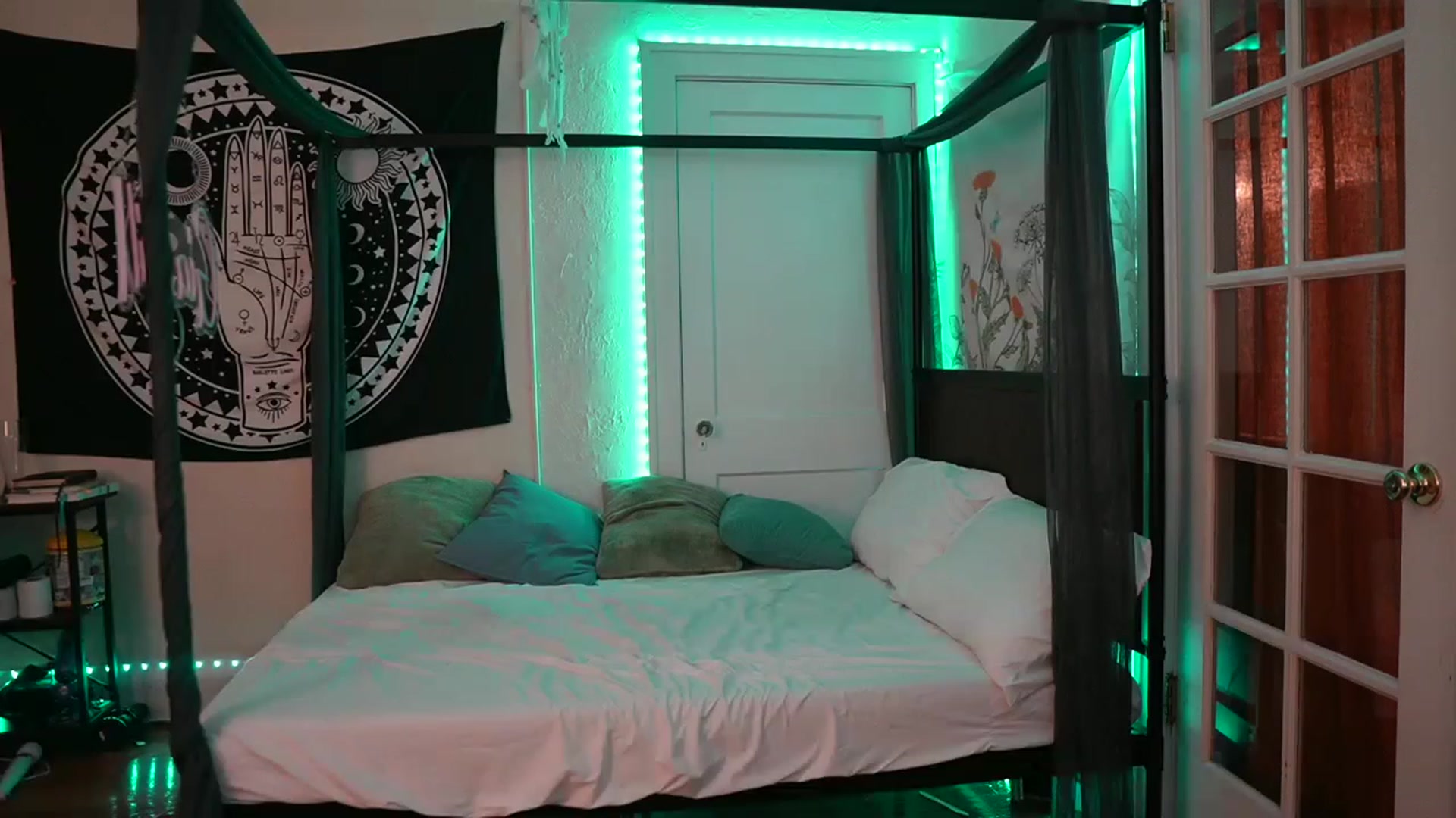 Gallery image thumbnail from Gia_Hill's myfreecams stream on, 03/12/2023, 24:18 image 16 of 20