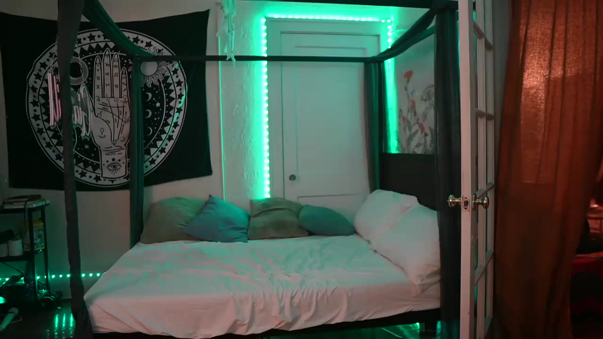Gallery image thumbnail from Gia_Hill's myfreecams stream on, 03/12/2023, 24:18 image 11 of 20