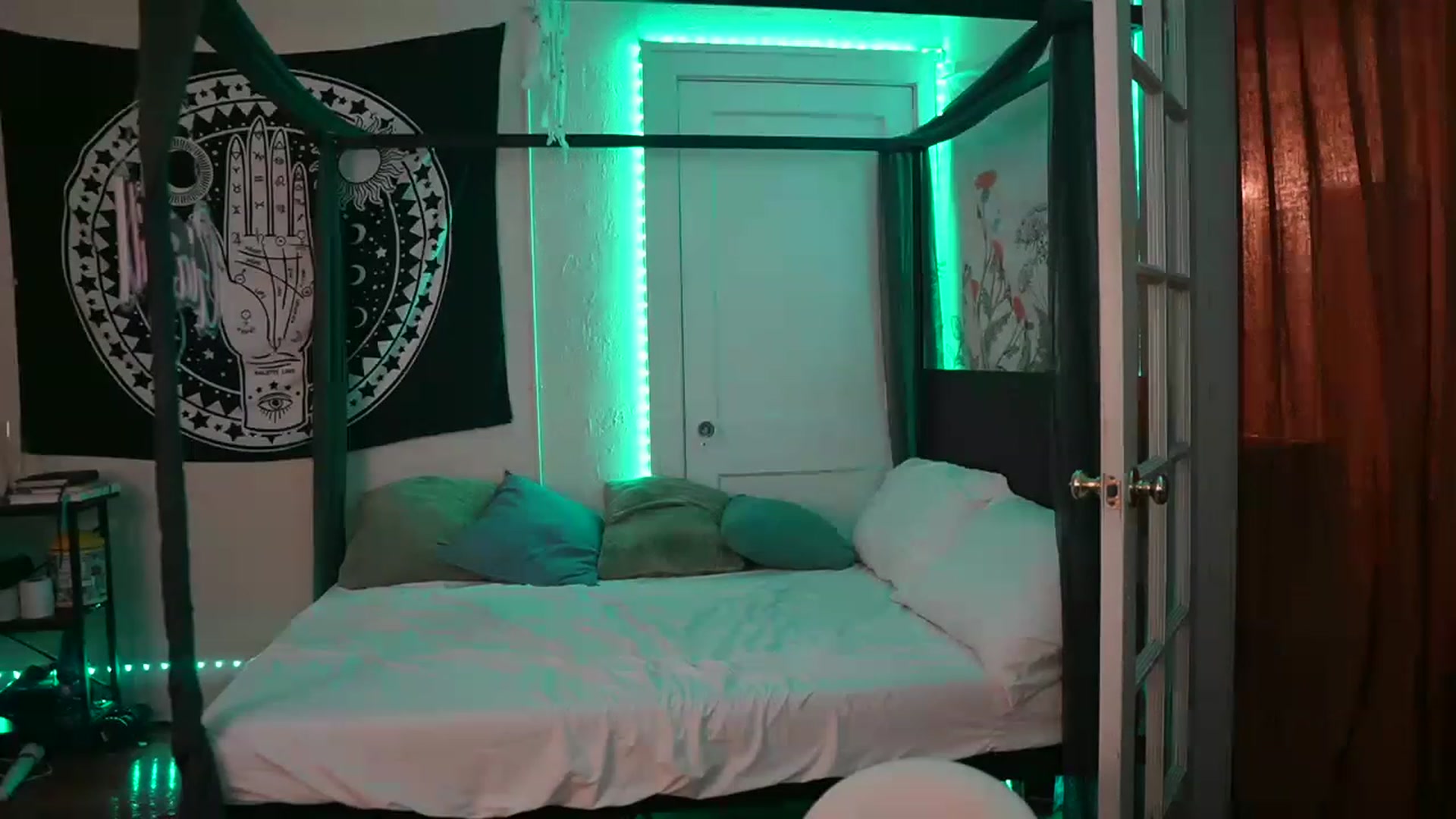 Gallery image thumbnail from Gia_Hill's myfreecams stream on, 03/12/2023, 24:18 image 5 of 20