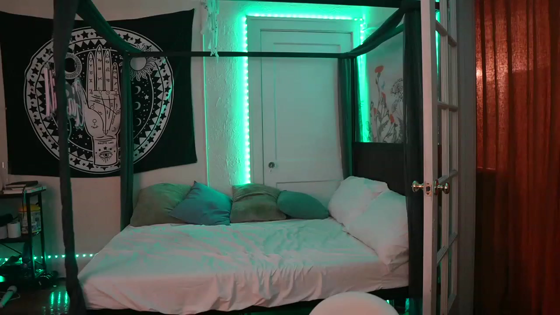 Gallery image thumbnail from Gia_Hill's myfreecams stream on, 03/12/2023, 24:18 image 6 of 20