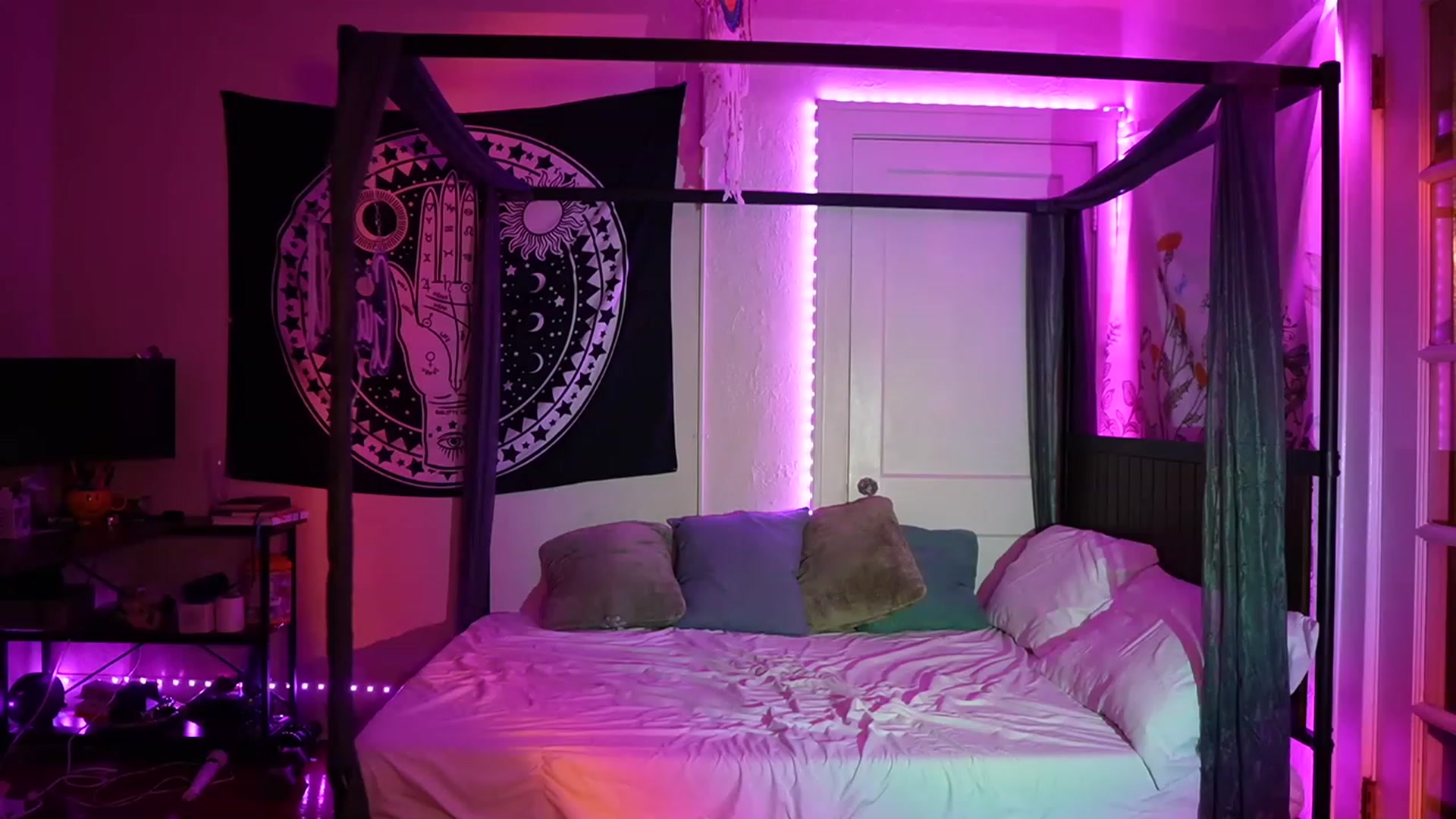 Gallery image thumbnail from Gia_Hill's myfreecams stream on, 03/14/2023, 03:49 image 14 of 20