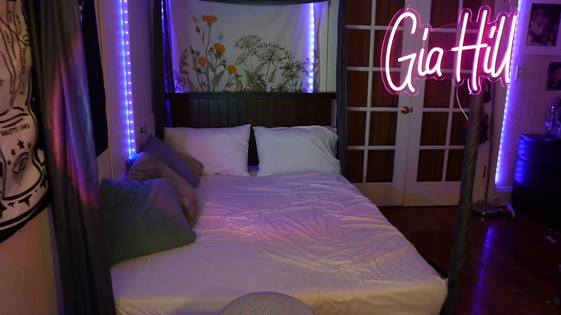 Gallery image thumbnail from Gia_Hill's myfreecams stream on, 03/28/2023, 03:30 image 18 of 20
