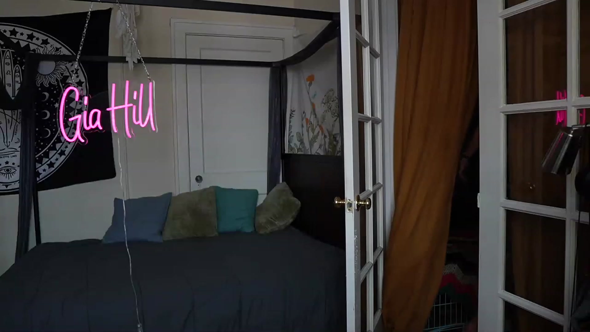 Gallery image thumbnail from Gia_Hill's myfreecams stream on, 04/09/2023, 20:28 image 16 of 20