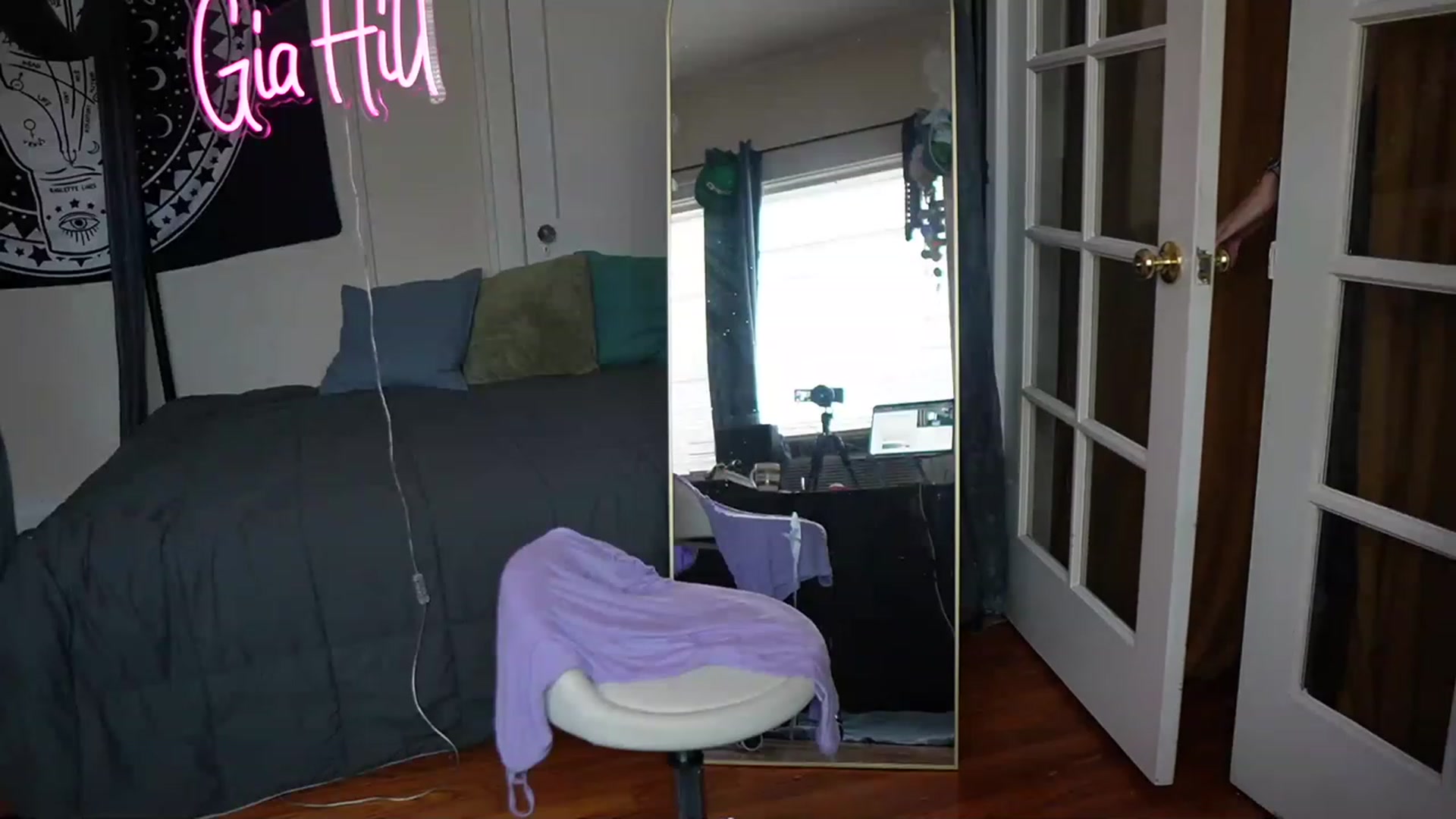 Gallery image thumbnail from Gia_Hill's myfreecams stream on, 04/09/2023, 22:15 image 19 of 20