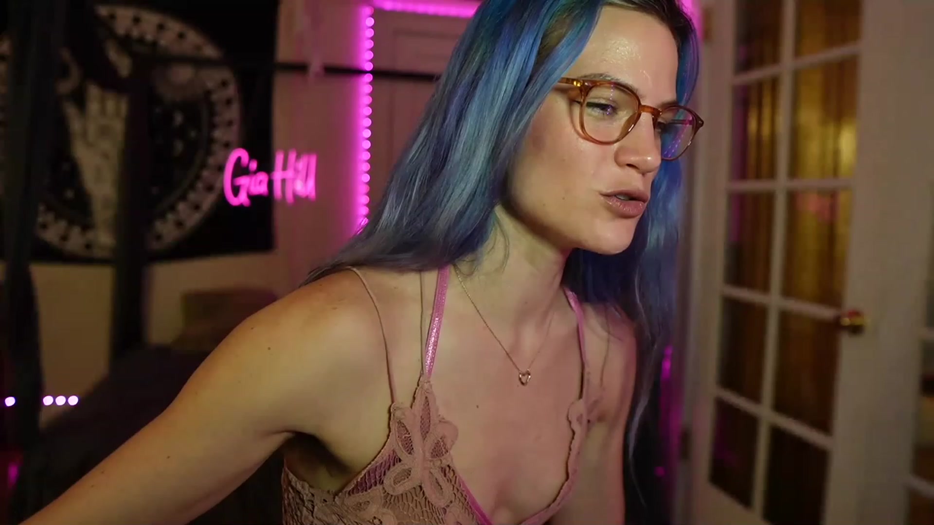 Gallery image thumbnail from Gia_Hill's myfreecams stream on, 04/12/2023, 23:10 image 1 of 20