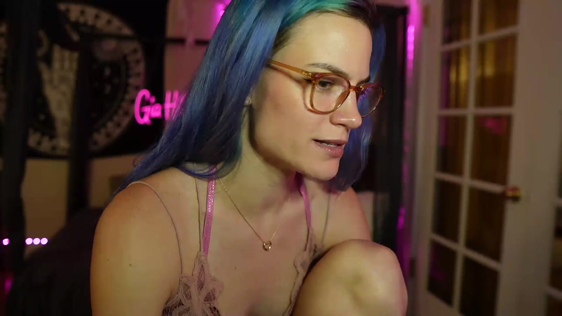 Gallery image thumbnail from Gia_Hill's myfreecams stream on, 04/12/2023, 23:10 image 13 of 20