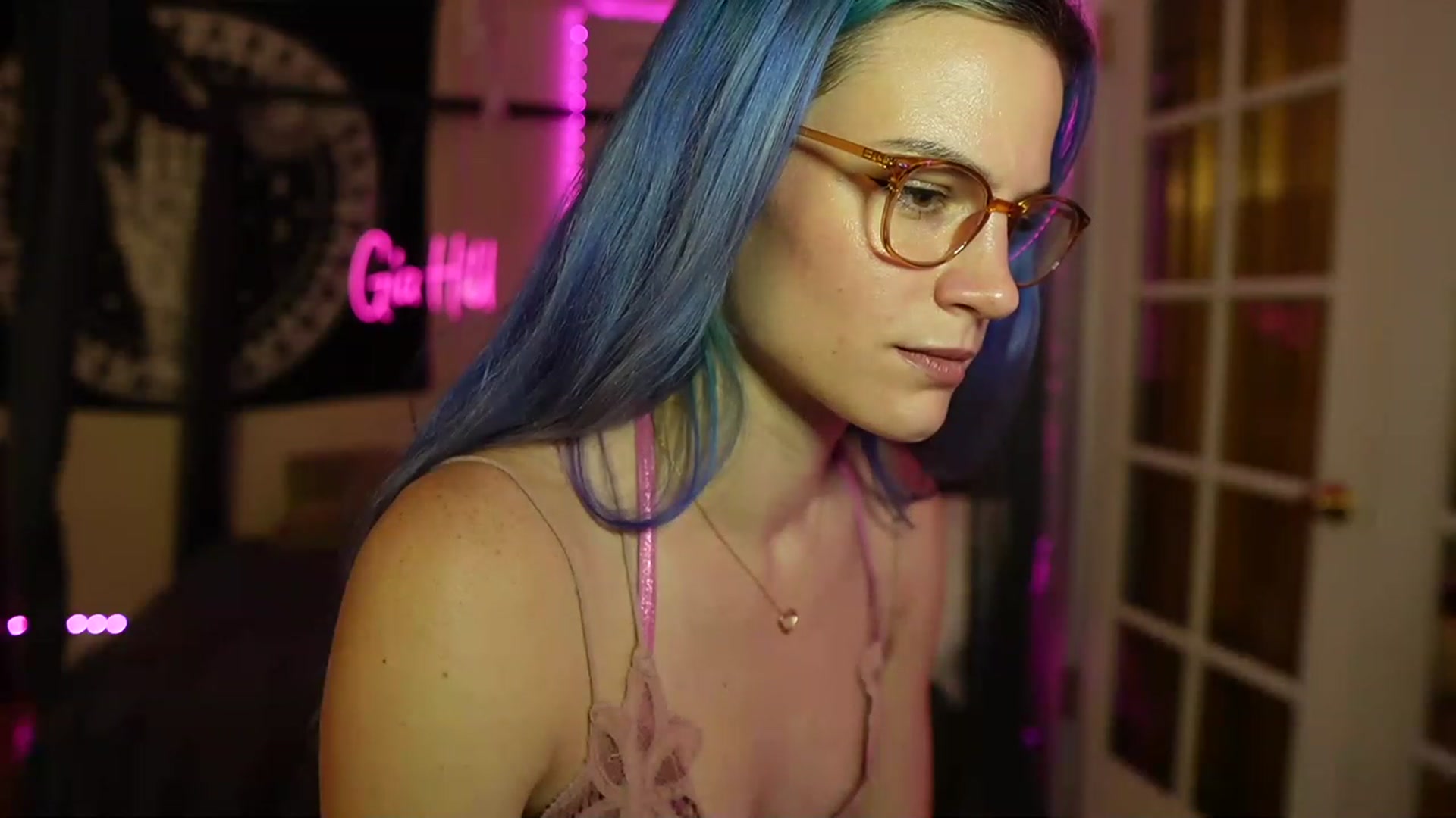 Gallery image thumbnail from Gia_Hill's myfreecams stream on, 04/12/2023, 23:10 image 16 of 20