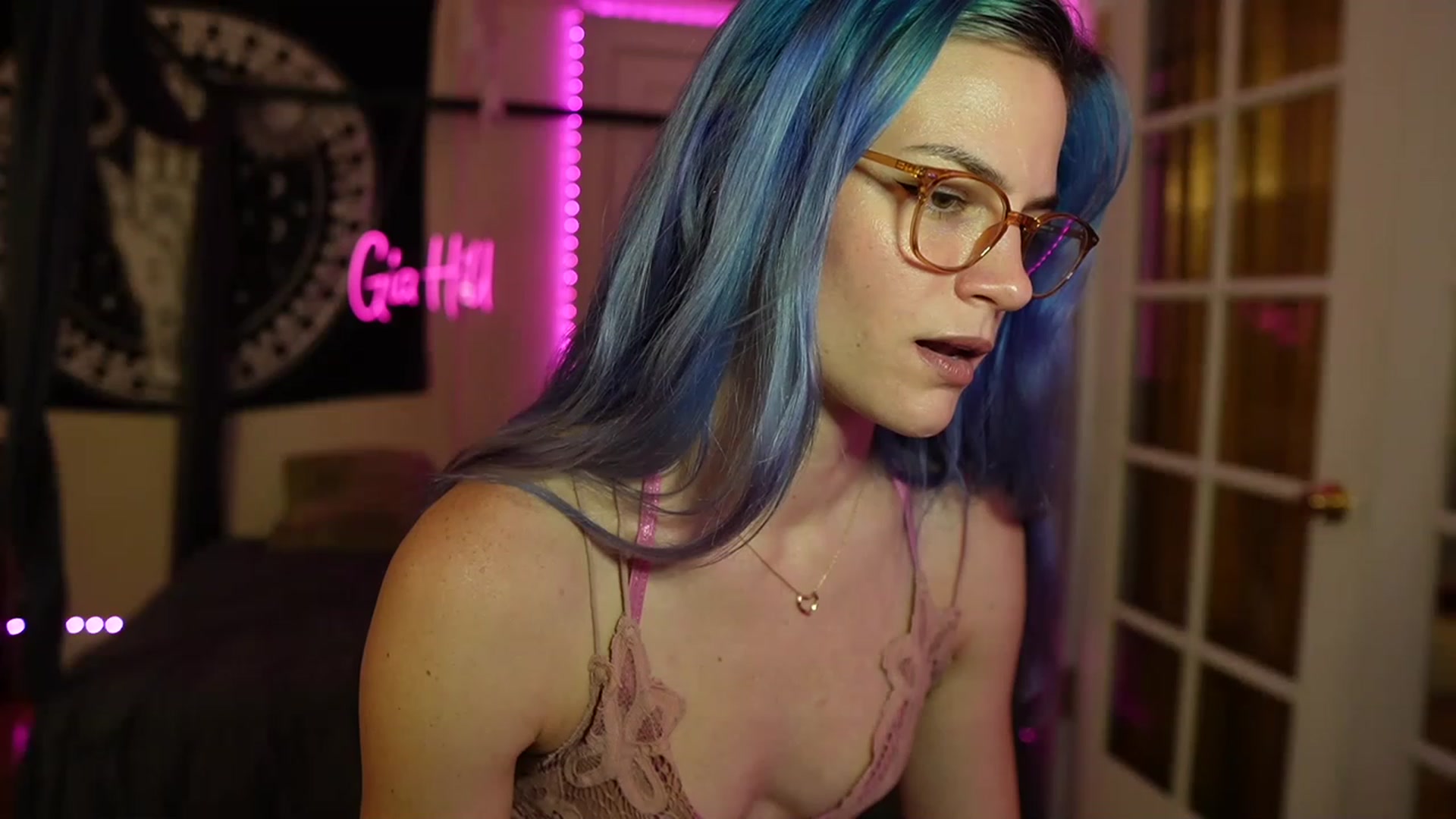 Gallery image thumbnail from Gia_Hill's myfreecams stream on, 04/12/2023, 23:10 image 9 of 20
