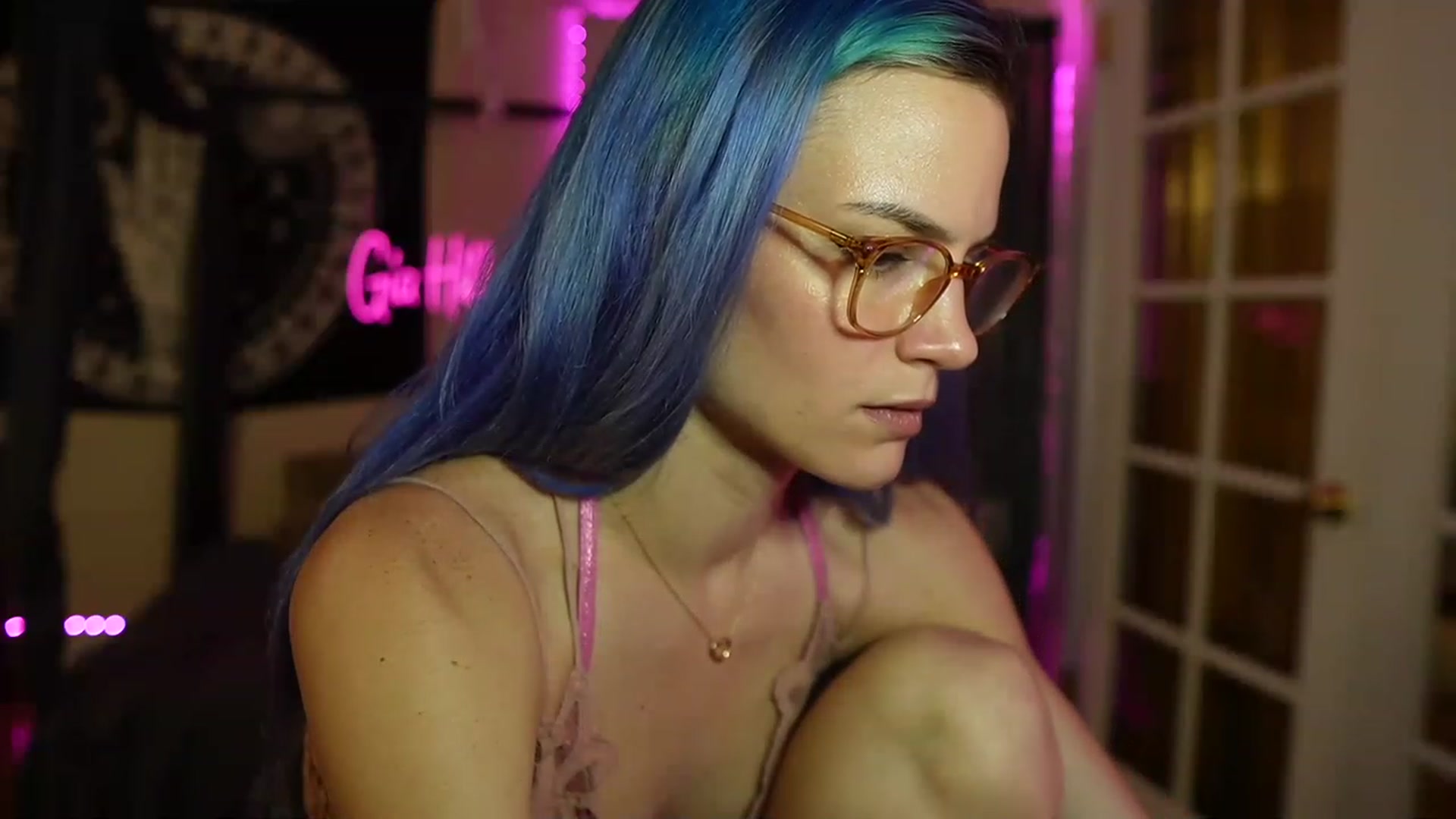 Gallery image thumbnail from Gia_Hill's myfreecams stream on, 04/12/2023, 23:10 image 14 of 20