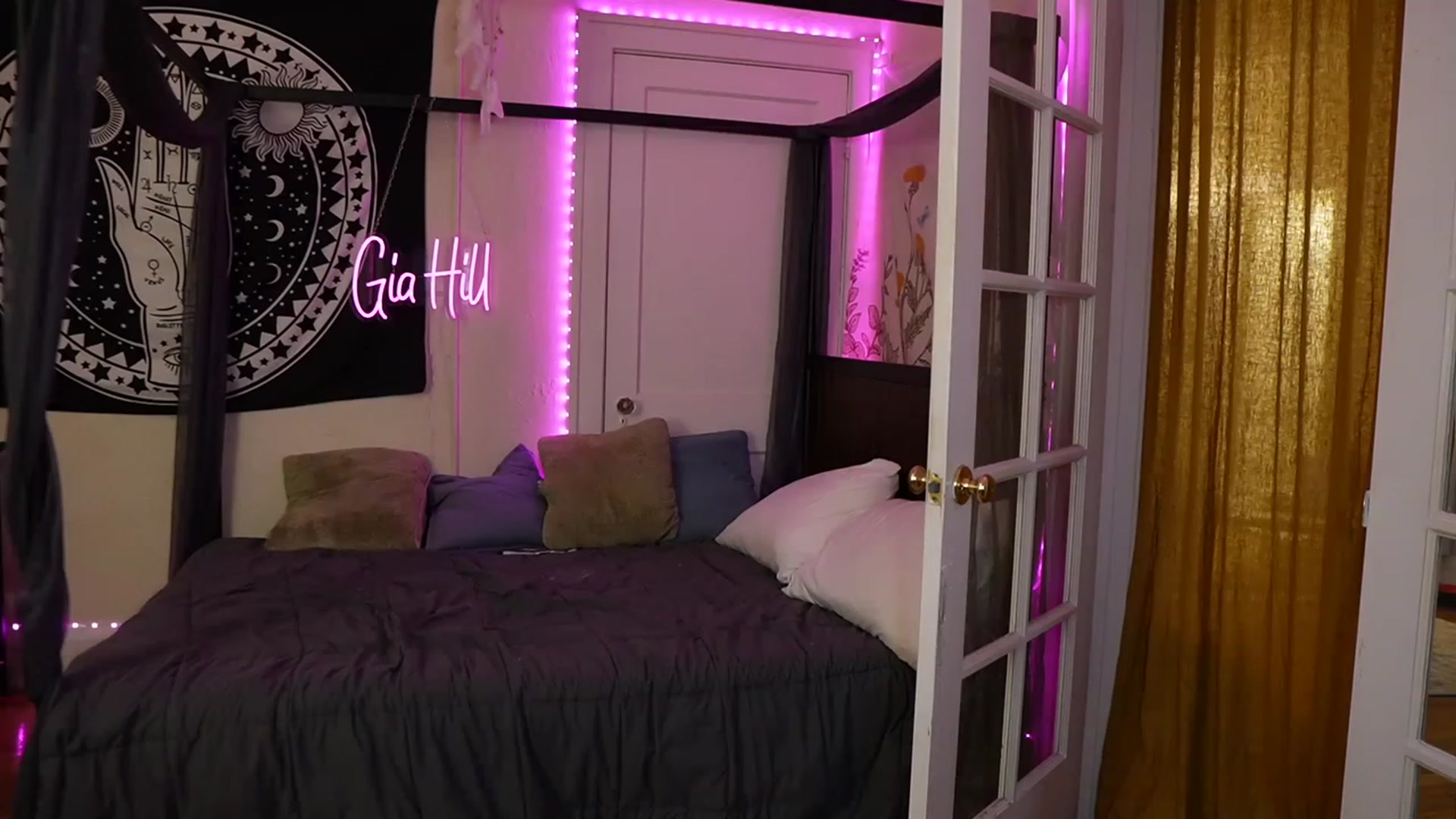 Gallery image thumbnail from Gia_Hill's myfreecams stream on, 04/12/2023, 23:10 image 6 of 20