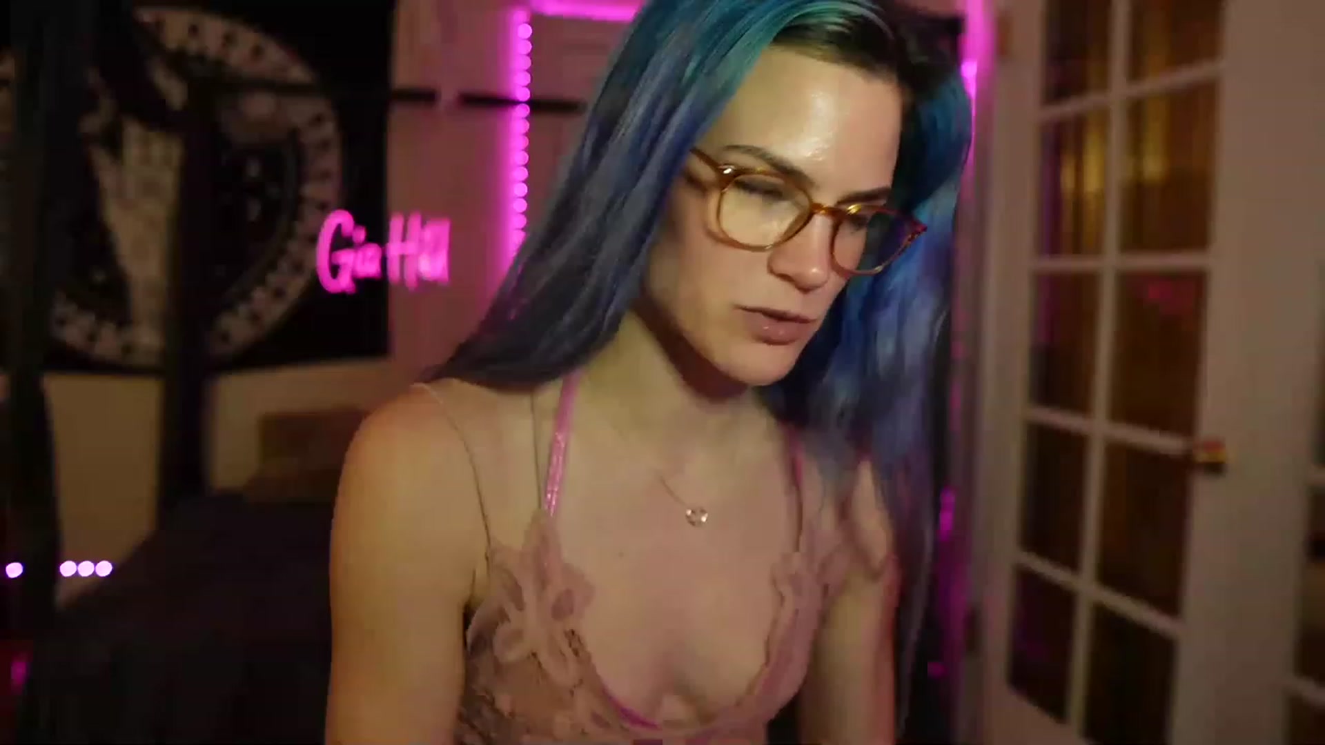 Gallery image thumbnail from Gia_Hill's myfreecams stream on, 04/12/2023, 23:10 image 8 of 20
