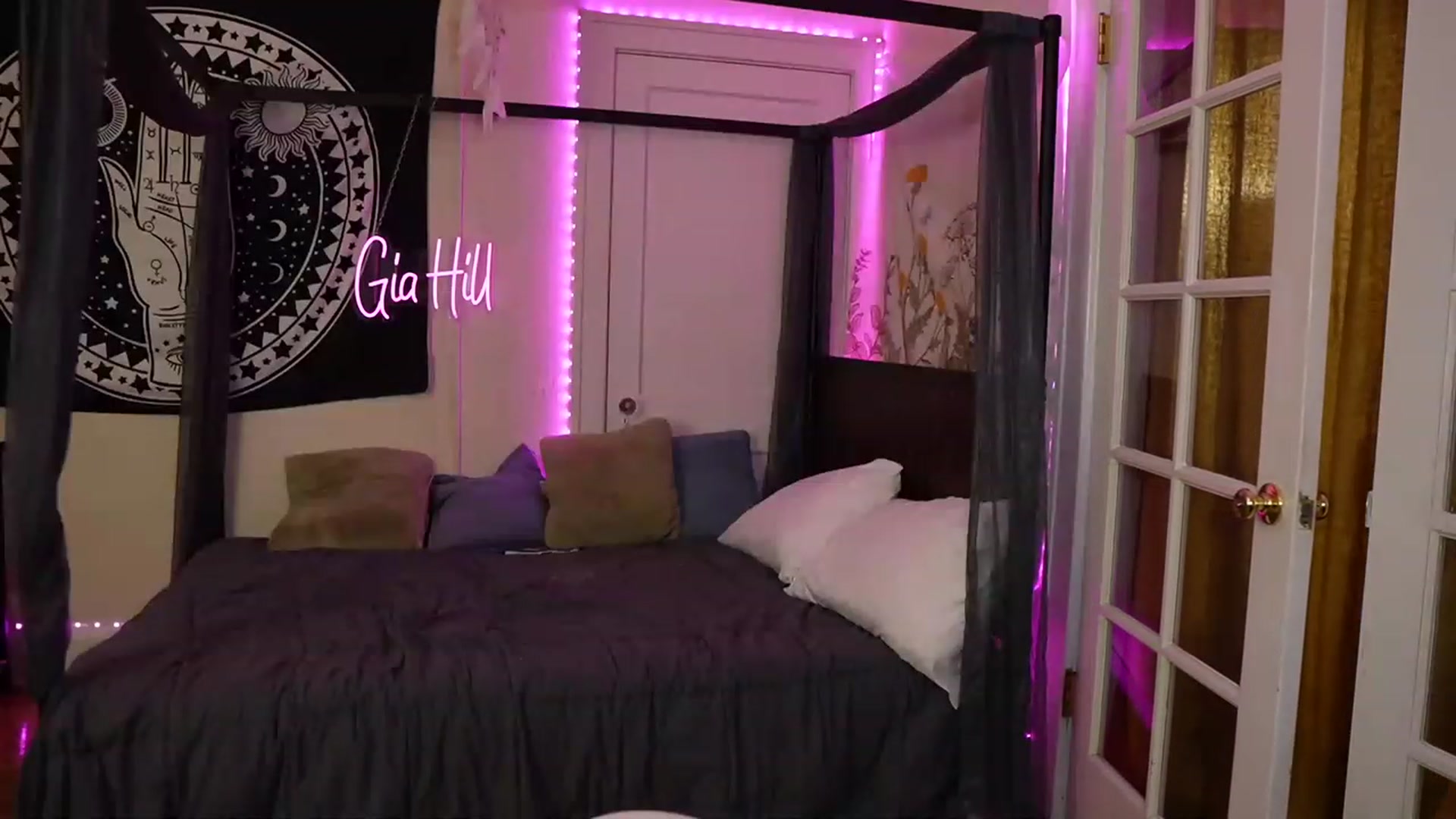 Gallery image thumbnail from Gia_Hill's myfreecams stream on, 04/12/2023, 23:10 image 20 of 20