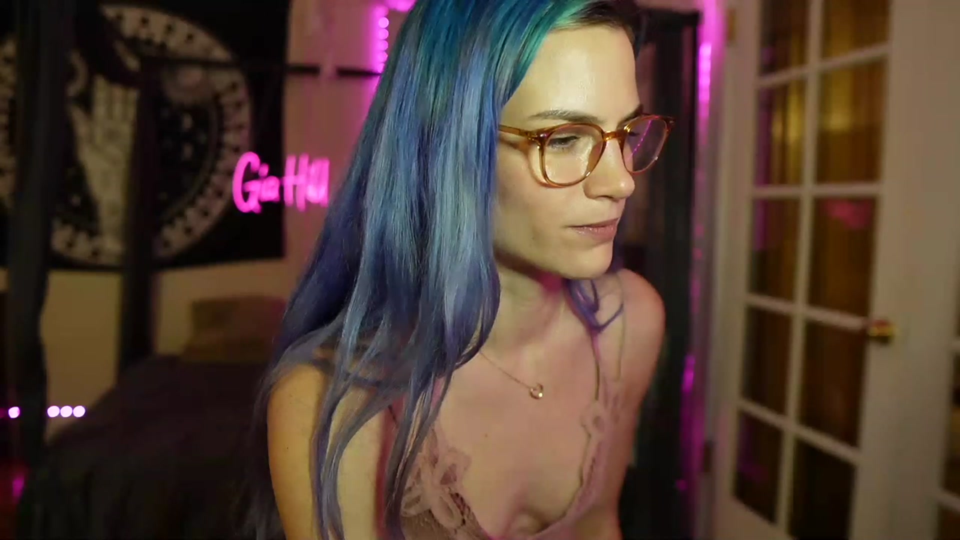 Gallery image thumbnail from Gia_Hill's myfreecams stream on, 04/13/2023, 24:04 image 3 of 20