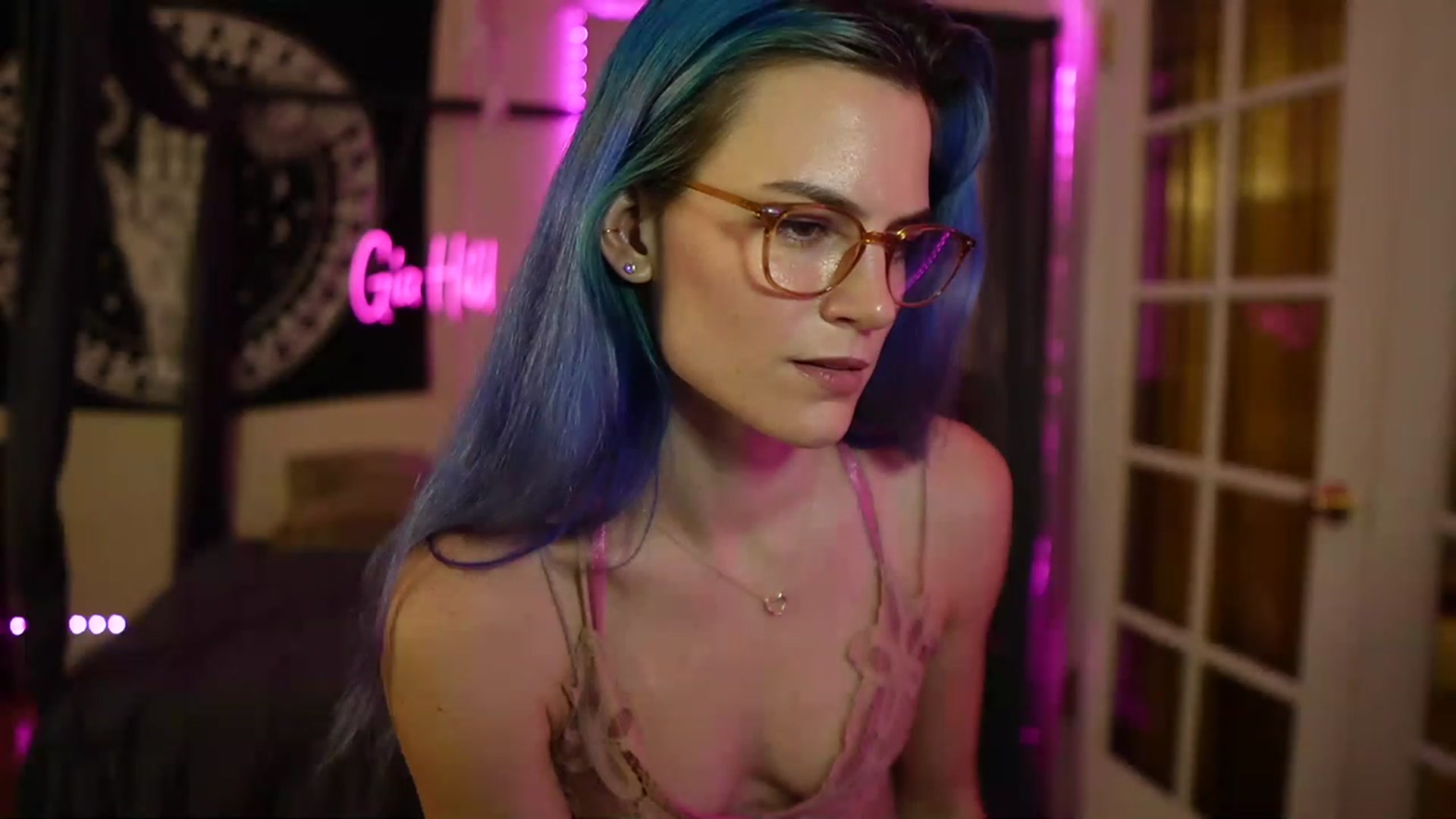 Gallery image thumbnail from Gia_Hill's myfreecams stream on, 04/13/2023, 24:04 image 11 of 20