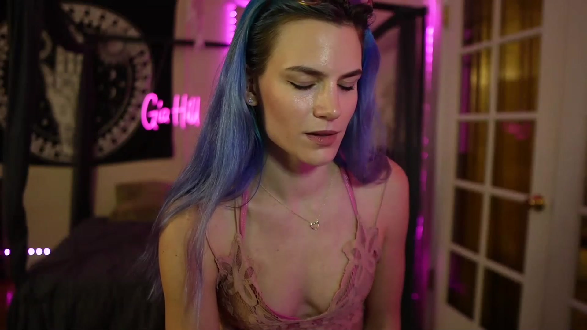 Gallery image thumbnail from Gia_Hill's myfreecams stream on, 04/13/2023, 24:04 image 9 of 20