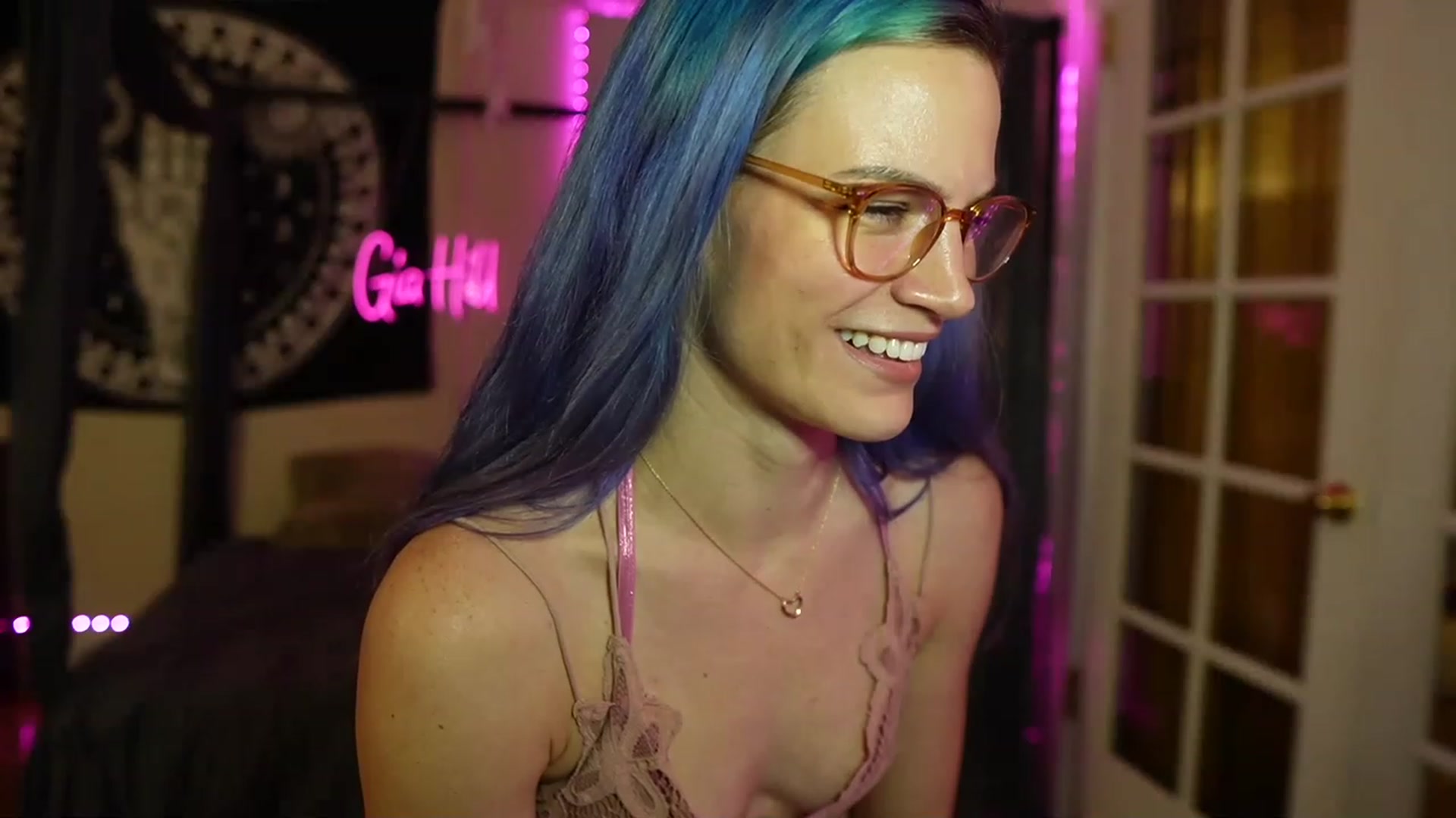 Gallery image thumbnail from Gia_Hill's myfreecams stream on, 04/13/2023, 24:04 image 2 of 20