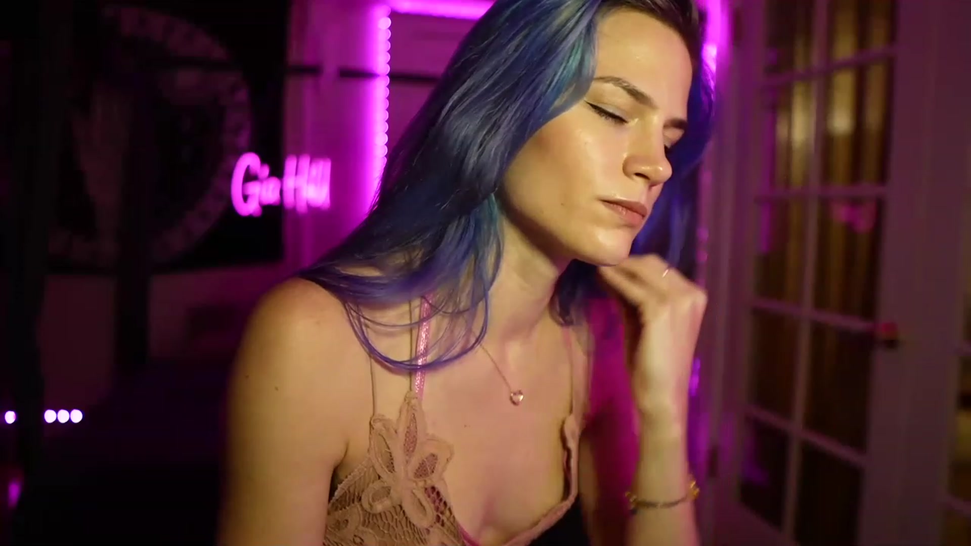 Gallery image thumbnail from Gia_Hill's myfreecams stream on, 04/13/2023, 24:04 image 18 of 20