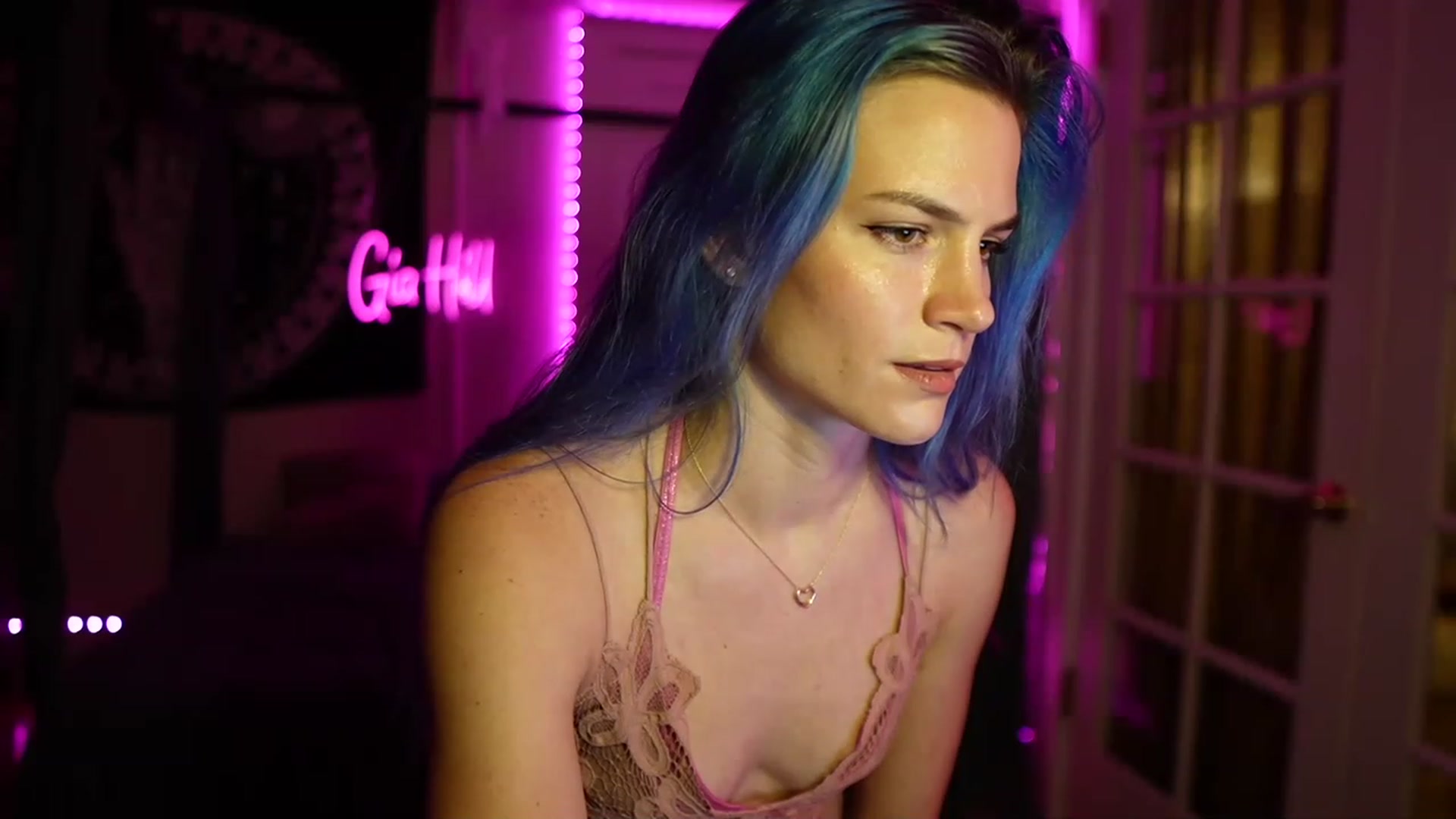 Gallery image thumbnail from Gia_Hill's myfreecams stream on, 04/13/2023, 24:04 image 19 of 20