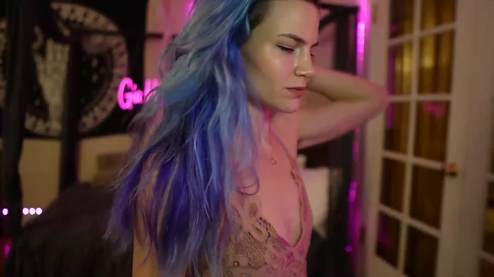 Gallery image thumbnail from Gia_Hill's myfreecams stream on, 04/13/2023, 24:04 image 17 of 20