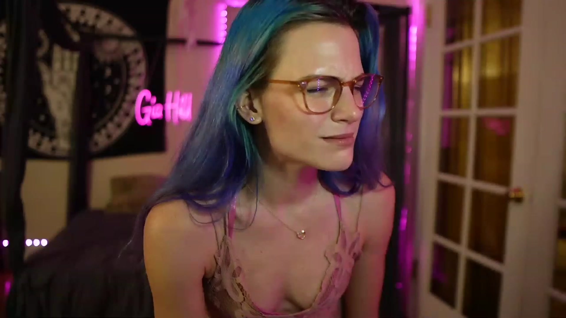 Gallery image thumbnail from Gia_Hill's myfreecams stream on, 04/13/2023, 24:04 image 12 of 20