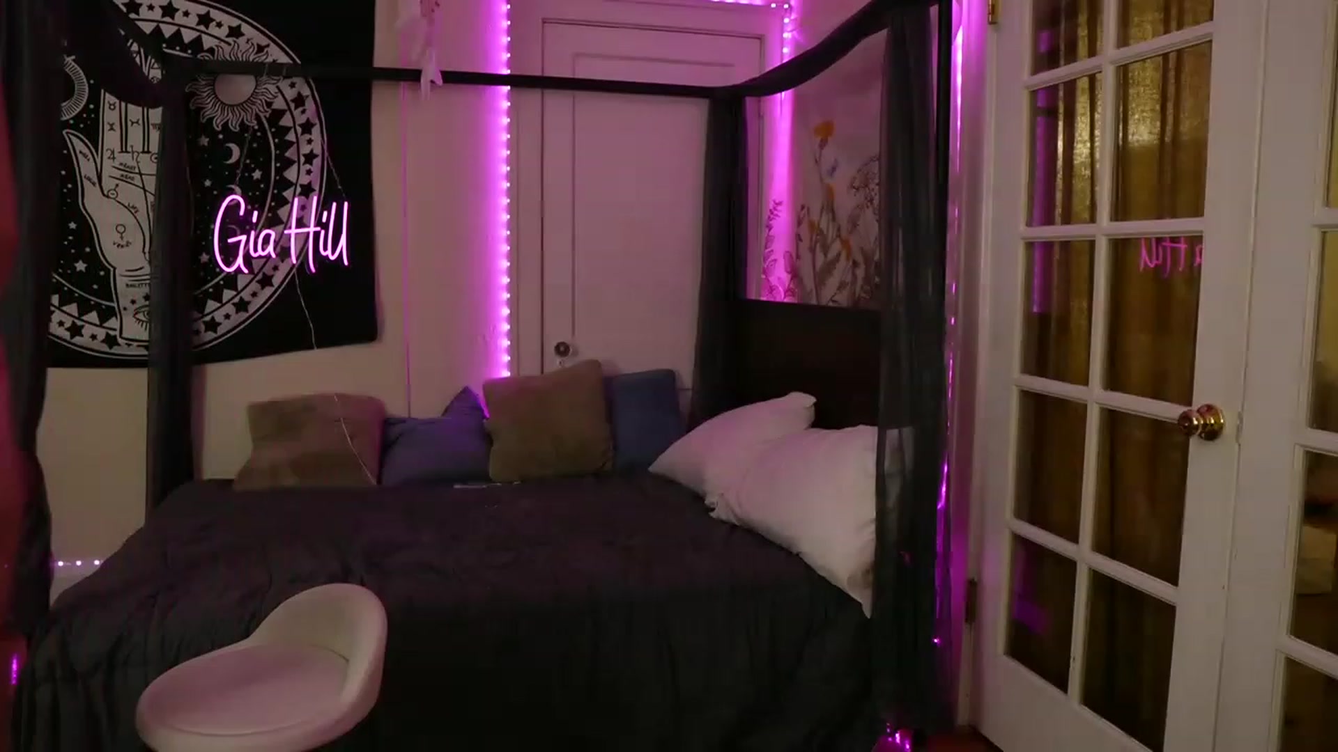 Gallery image thumbnail from Gia_Hill's myfreecams stream on, 04/13/2023, 02:10 image 4 of 20