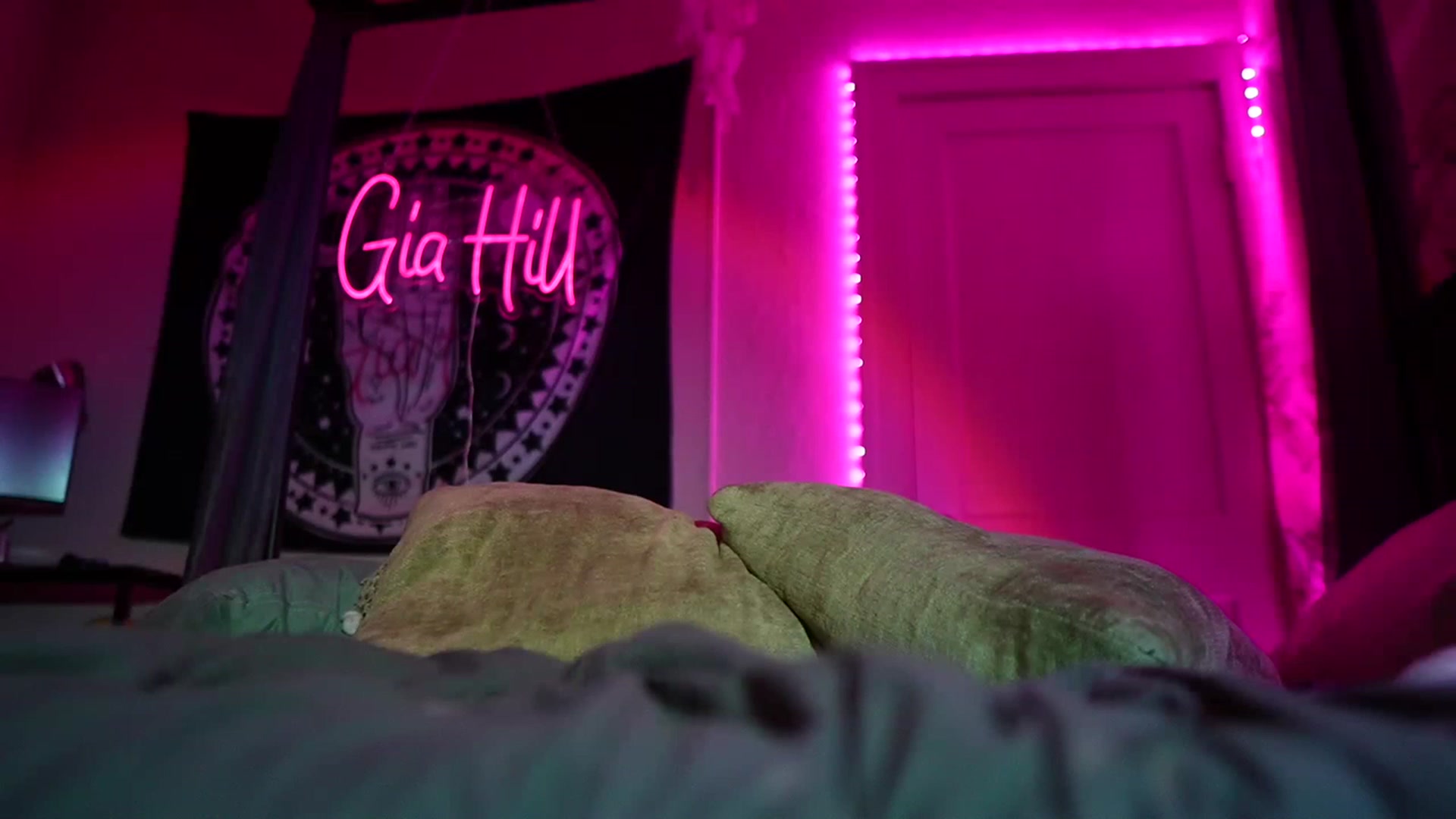 Gallery image thumbnail from Gia_Hill's myfreecams stream on, 04/16/2023, 04:56 image 1 of 20