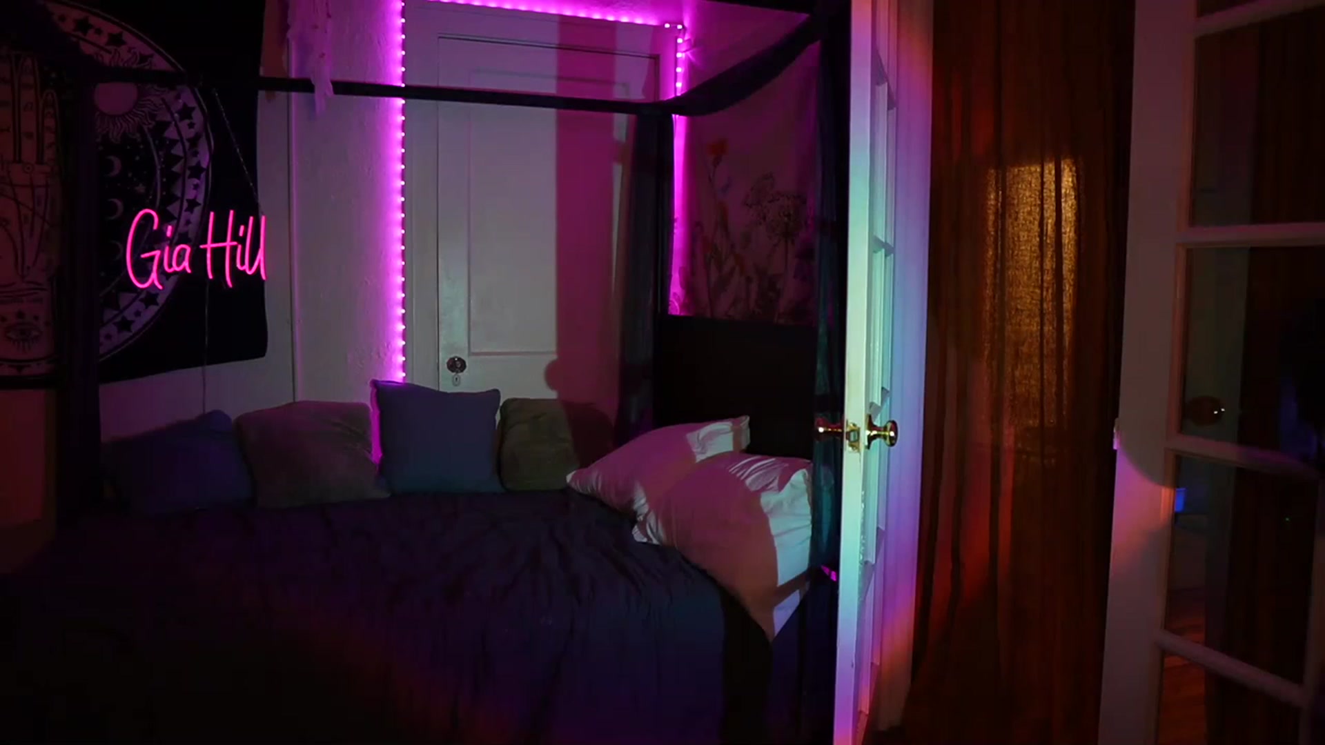 Gallery image thumbnail from Gia_Hill's myfreecams stream on, 04/18/2023, 24:13 image 8 of 20