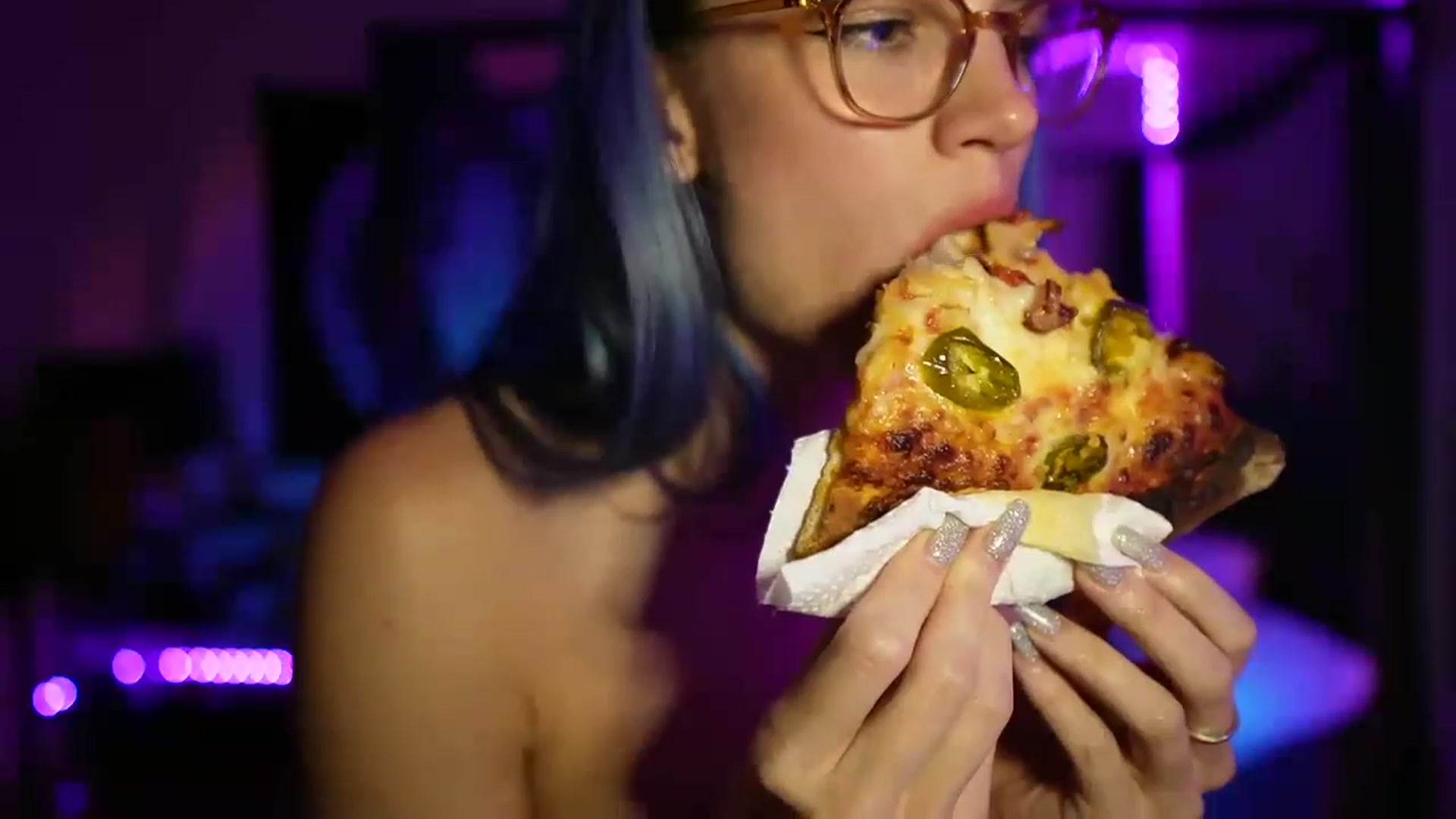Gallery image thumbnail from Gia_Hill's myfreecams stream on, 04/18/2023, 03:01 image 2 of 20