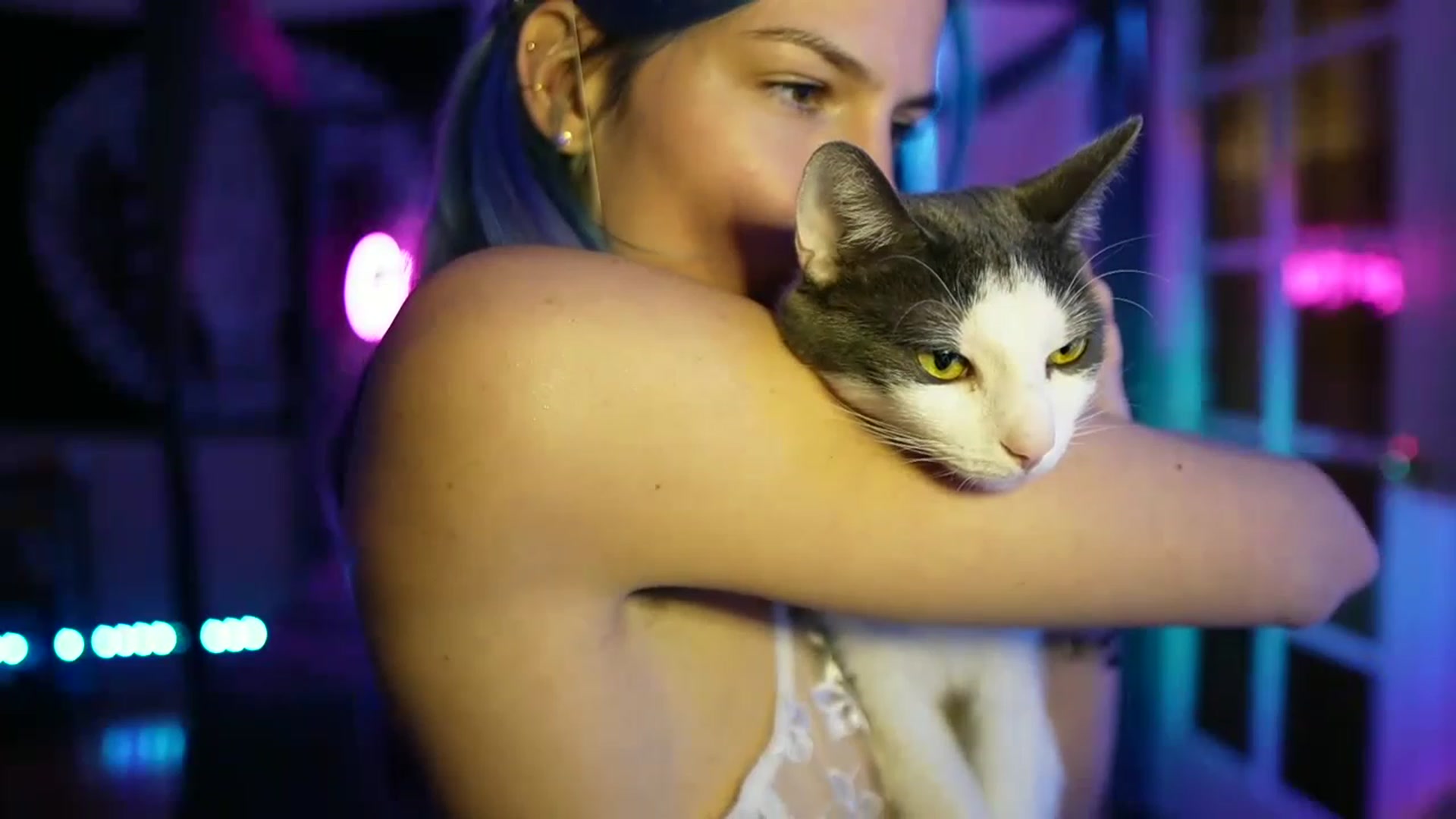 Gallery image thumbnail from Gia_Hill's myfreecams stream on, 04/19/2023, 24:19 image 13 of 20